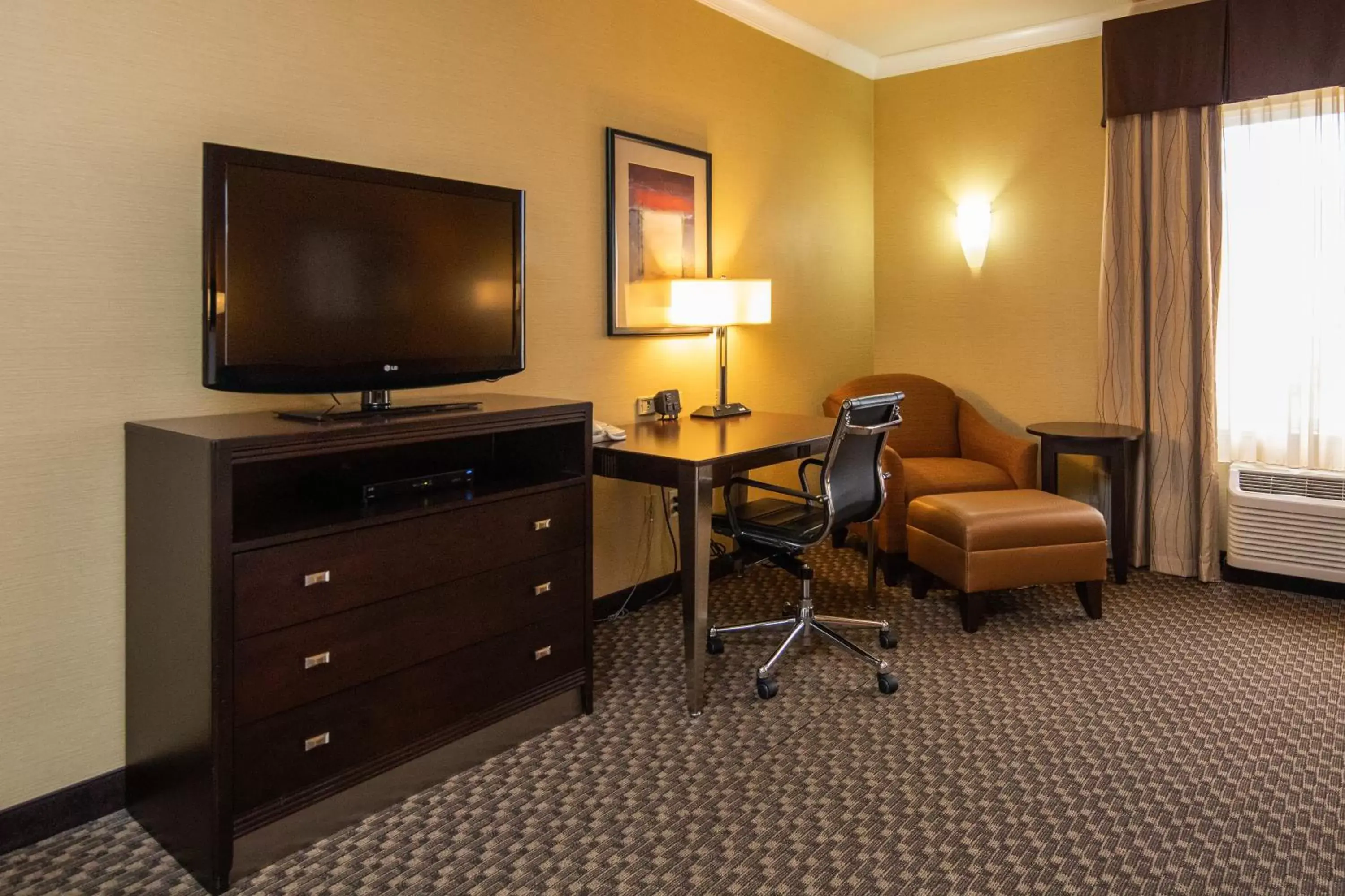 Photo of the whole room, TV/Entertainment Center in Holiday Inn Express Castro Valley, an IHG Hotel