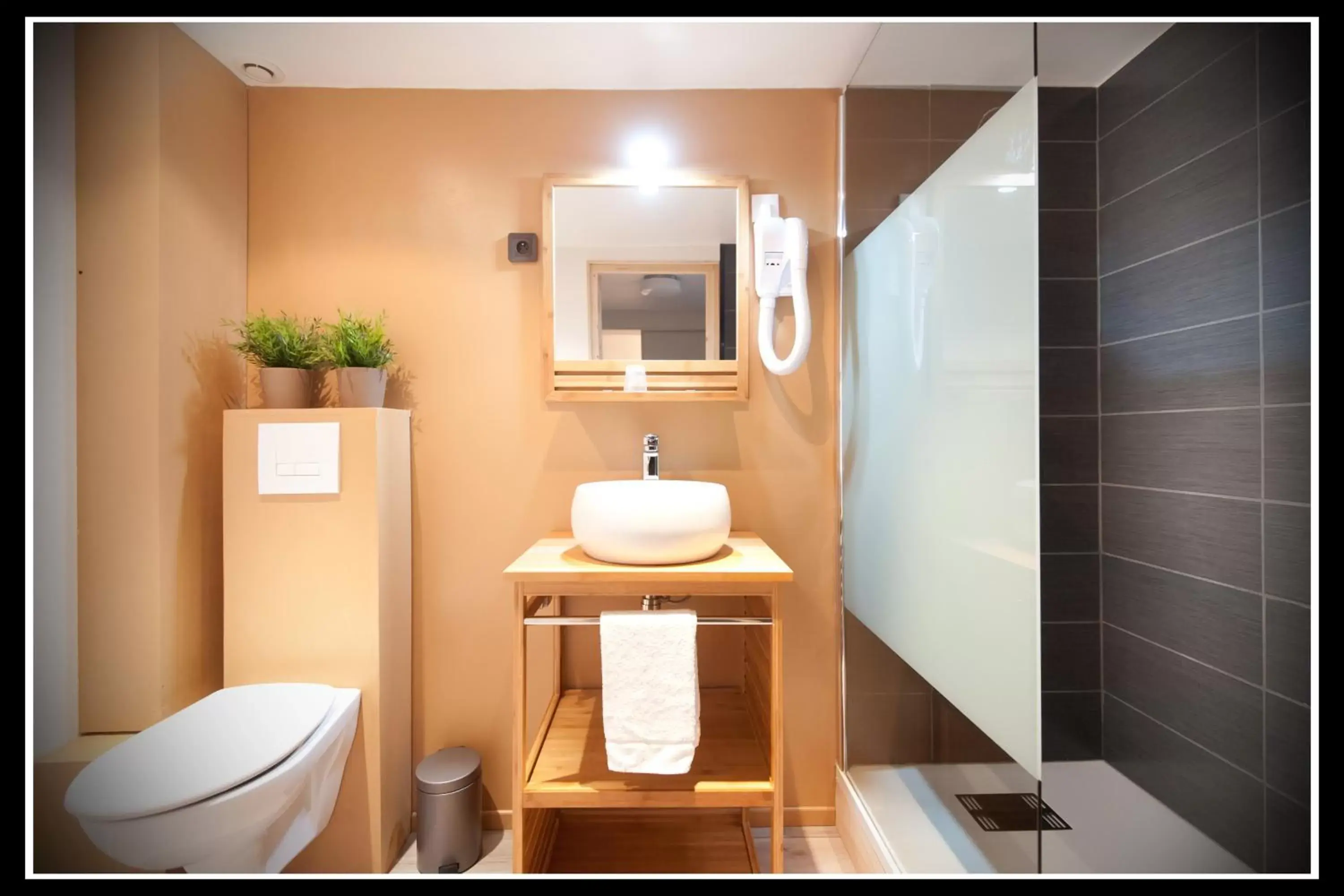 Bathroom in Hotel Le Prieuré et La Résidence