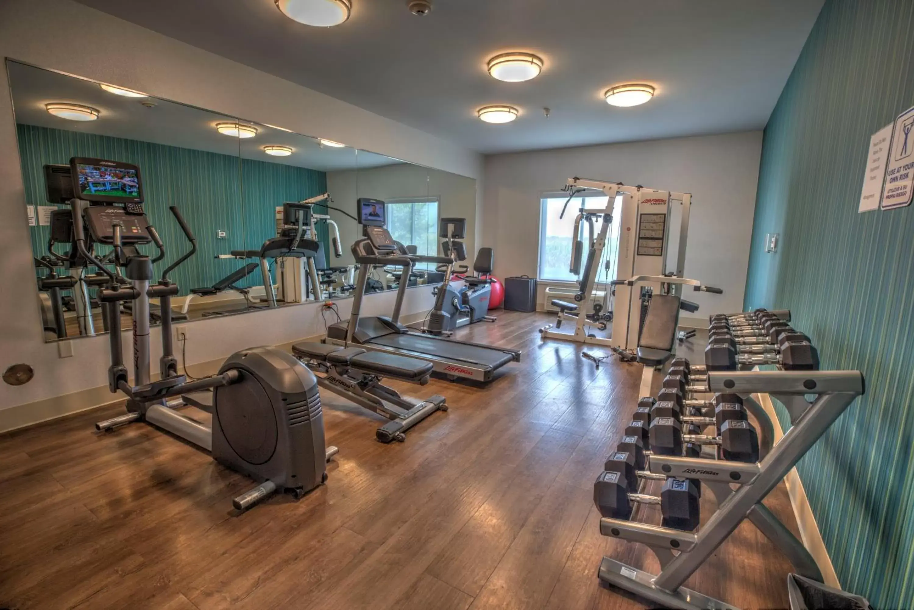 Spa and wellness centre/facilities, Fitness Center/Facilities in Holiday Inn Express Rochelle, an IHG Hotel