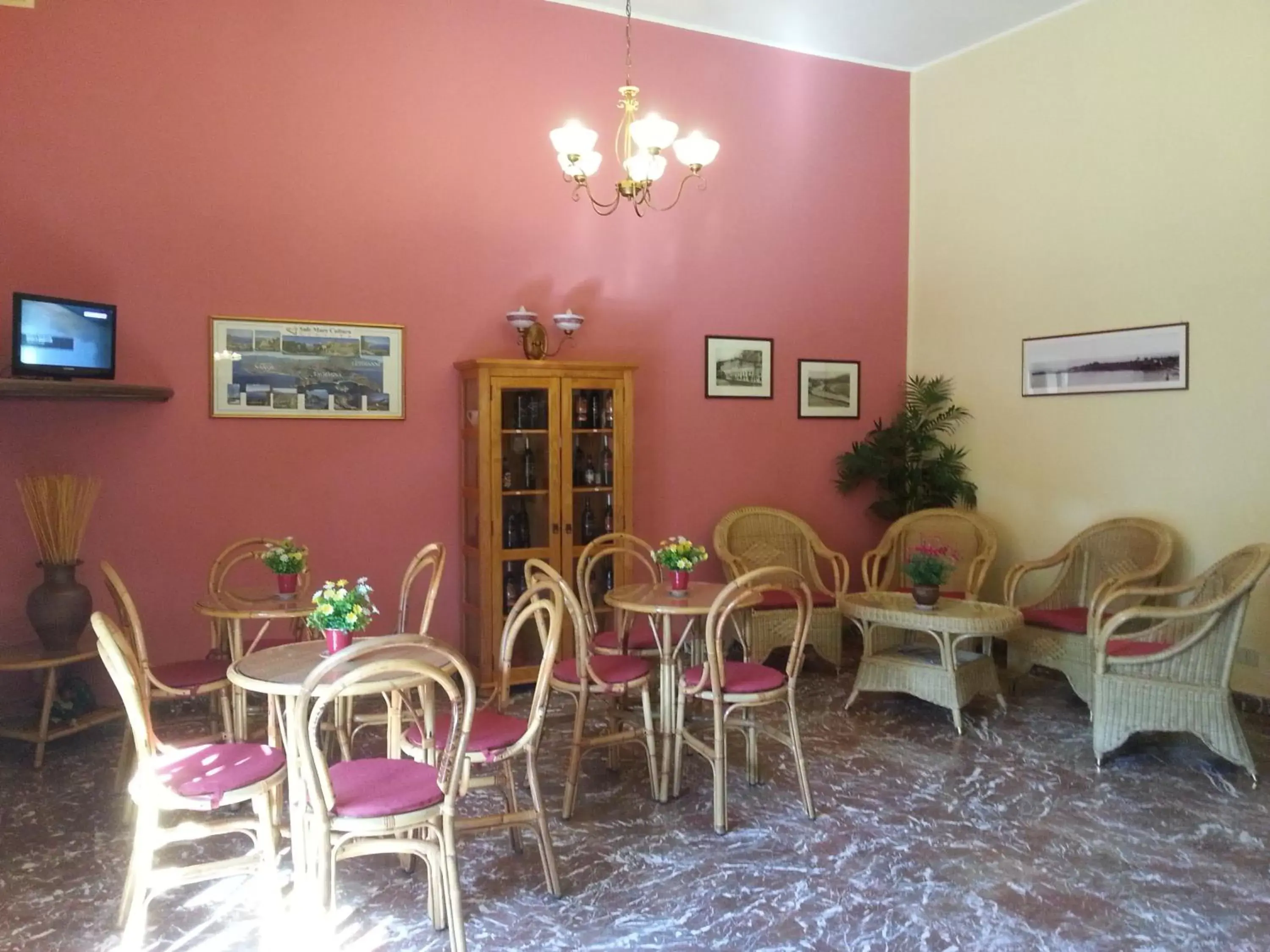 Lounge or bar, Restaurant/Places to Eat in Hotel Pensione Cundari