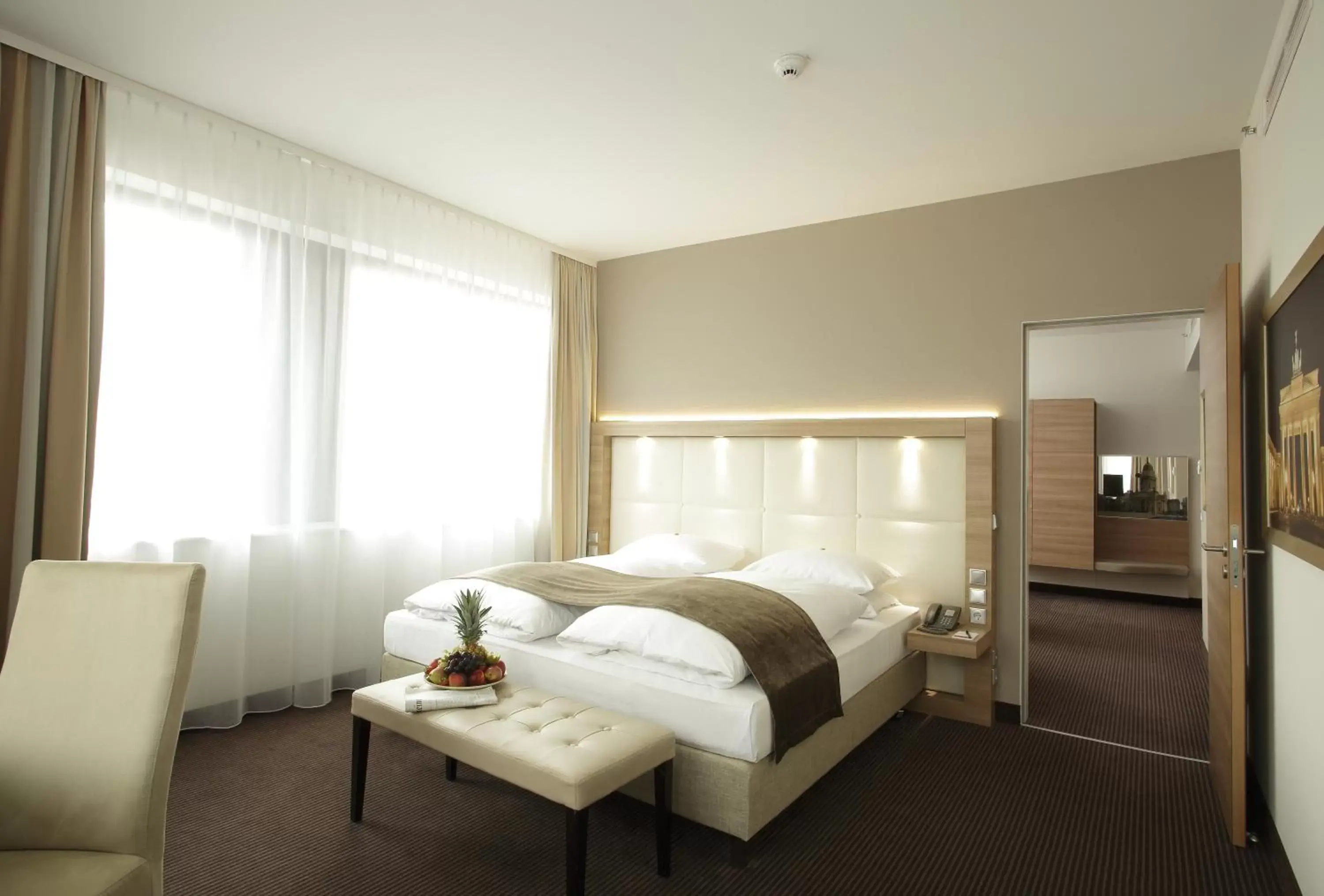 Bedroom, Bed in H4 Hotel Berlin Alexanderplatz