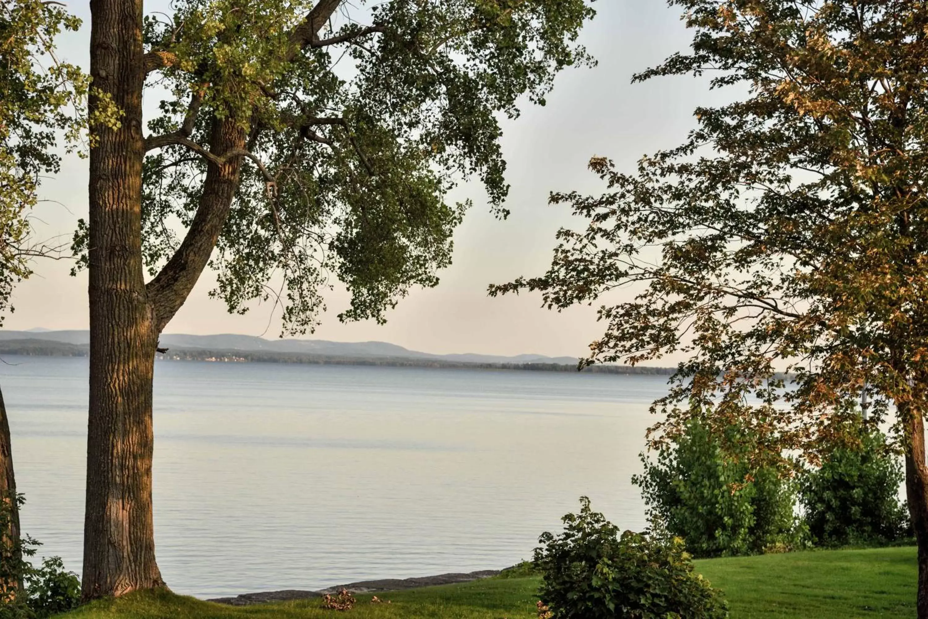 Lake view in Complexe La cache du Lac Champlain