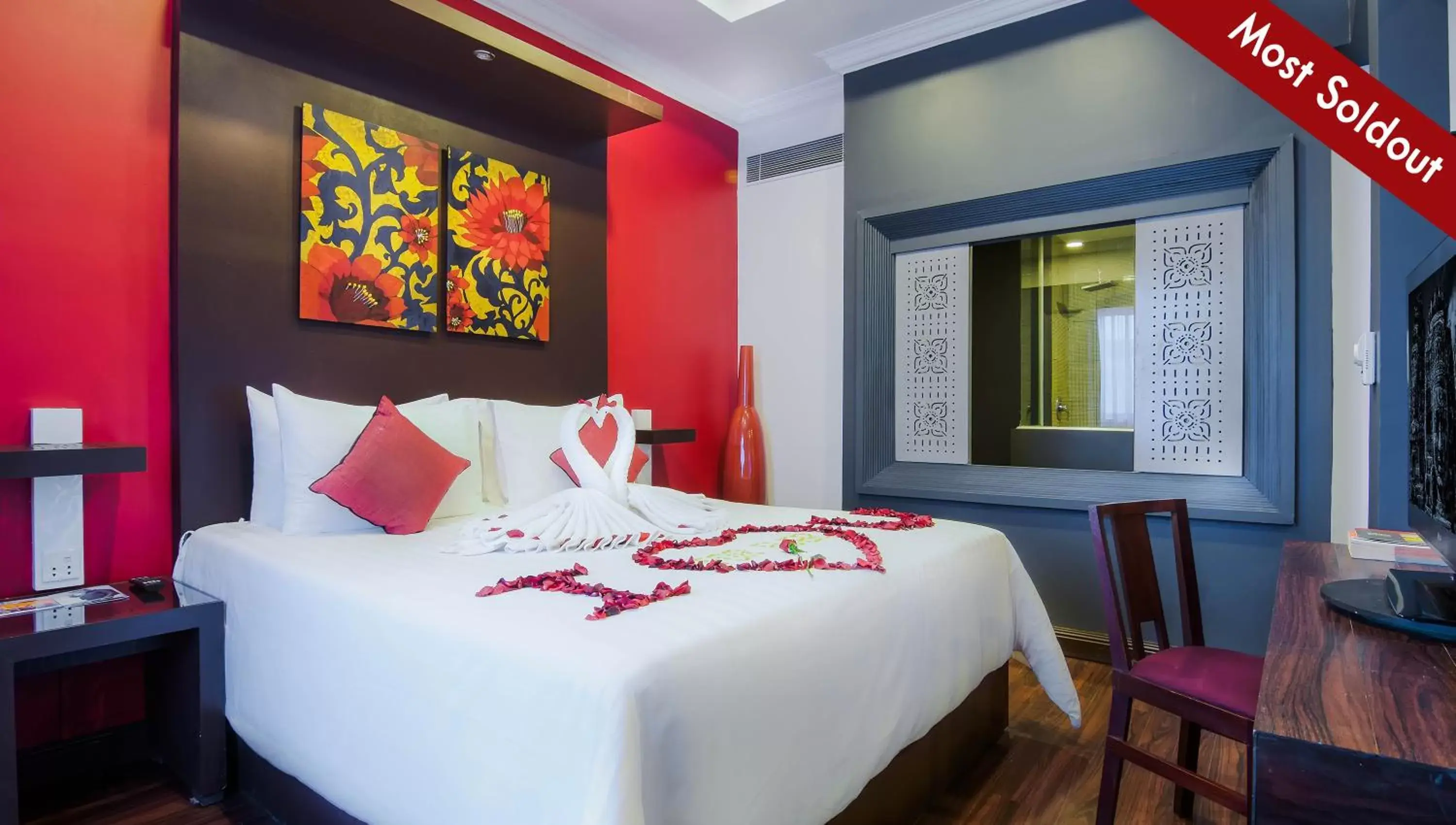 Text overlay, Bed in Memoire d' Angkor Boutique Hotel