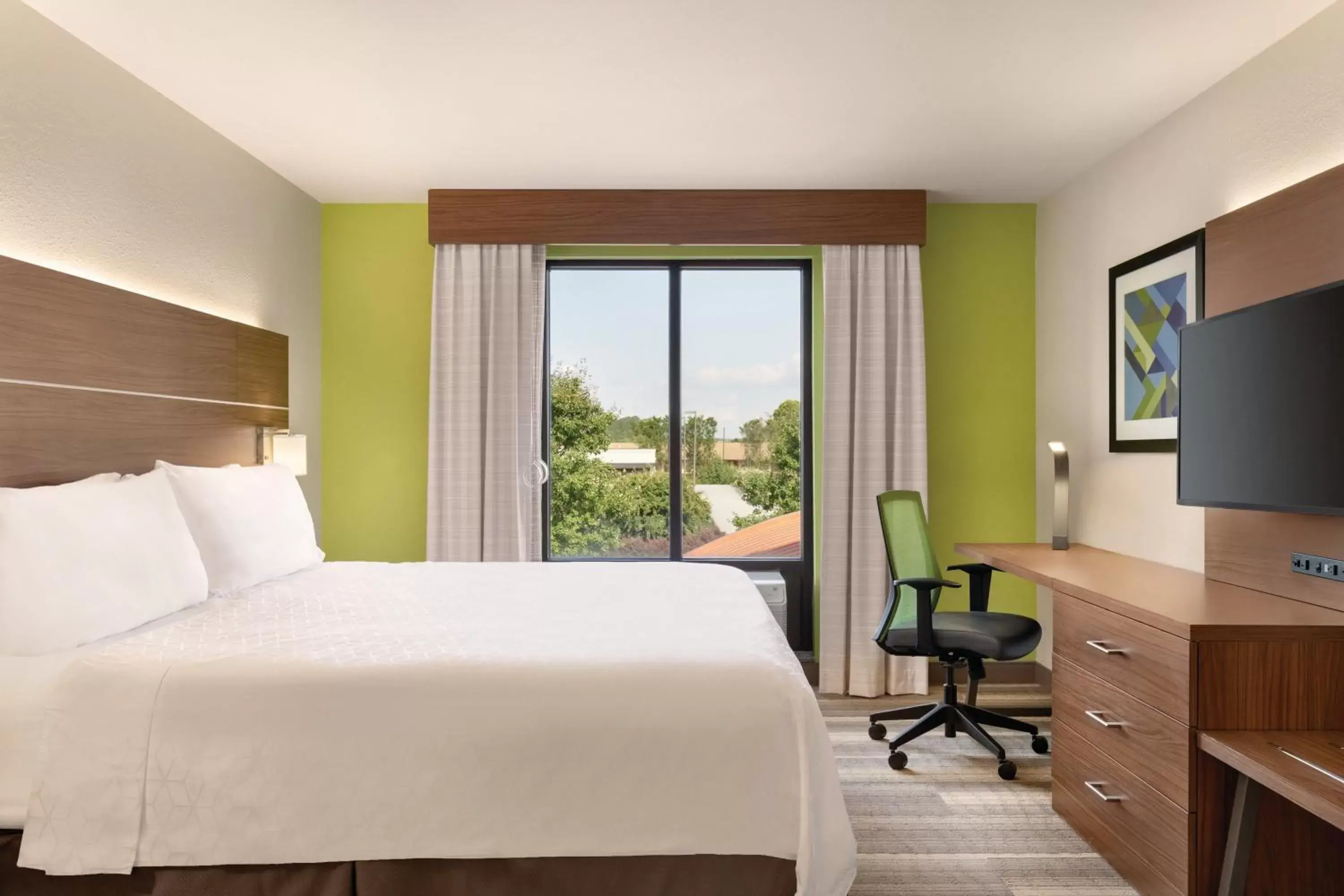 Photo of the whole room, Bed in Holiday Inn Express Hotel & Suites Lavonia, an IHG Hotel