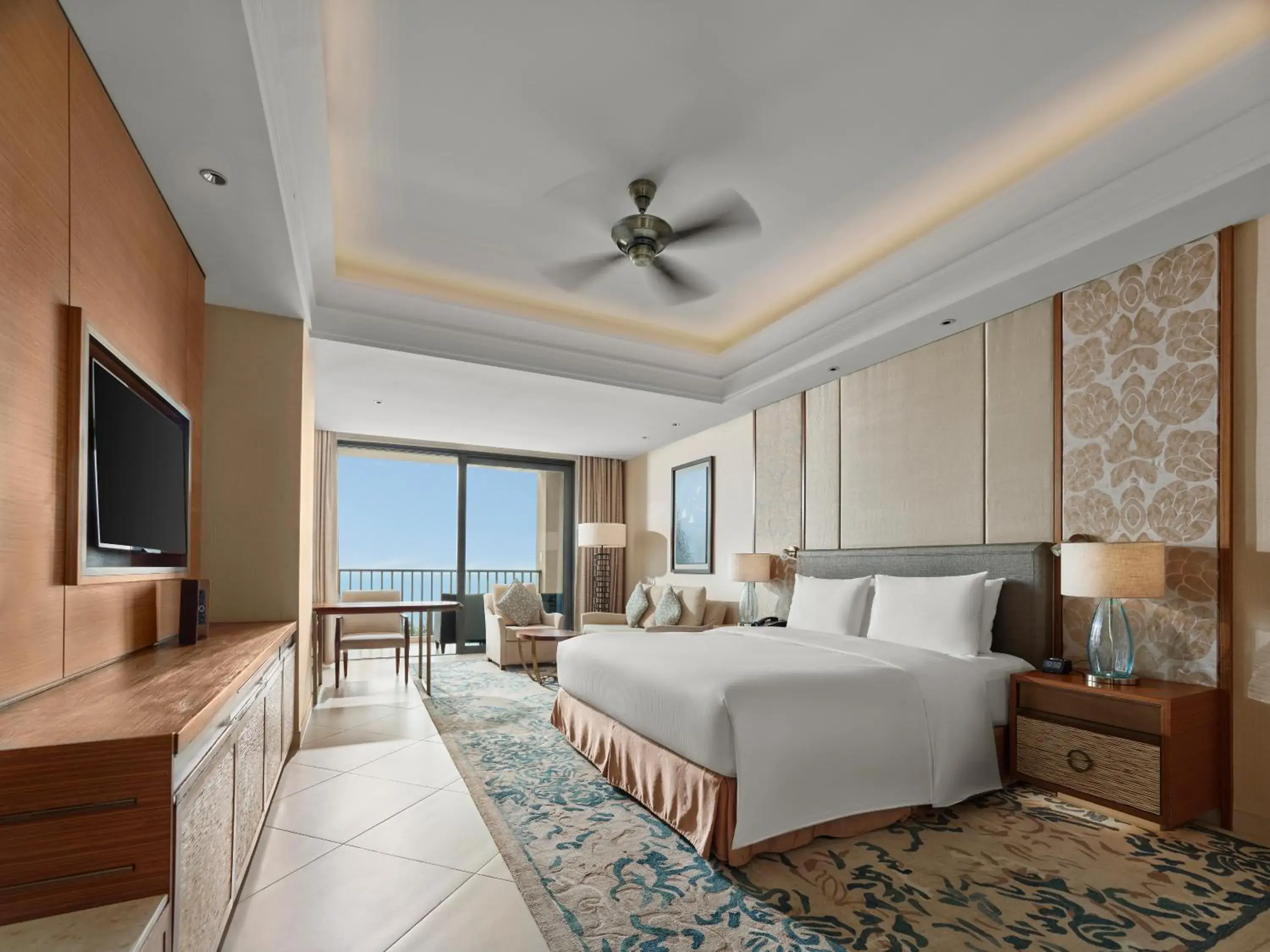 Premier Sea View King Room in Hilton Haikou Meilan Premier Sea View King Room in Hilton Haikou Meilan