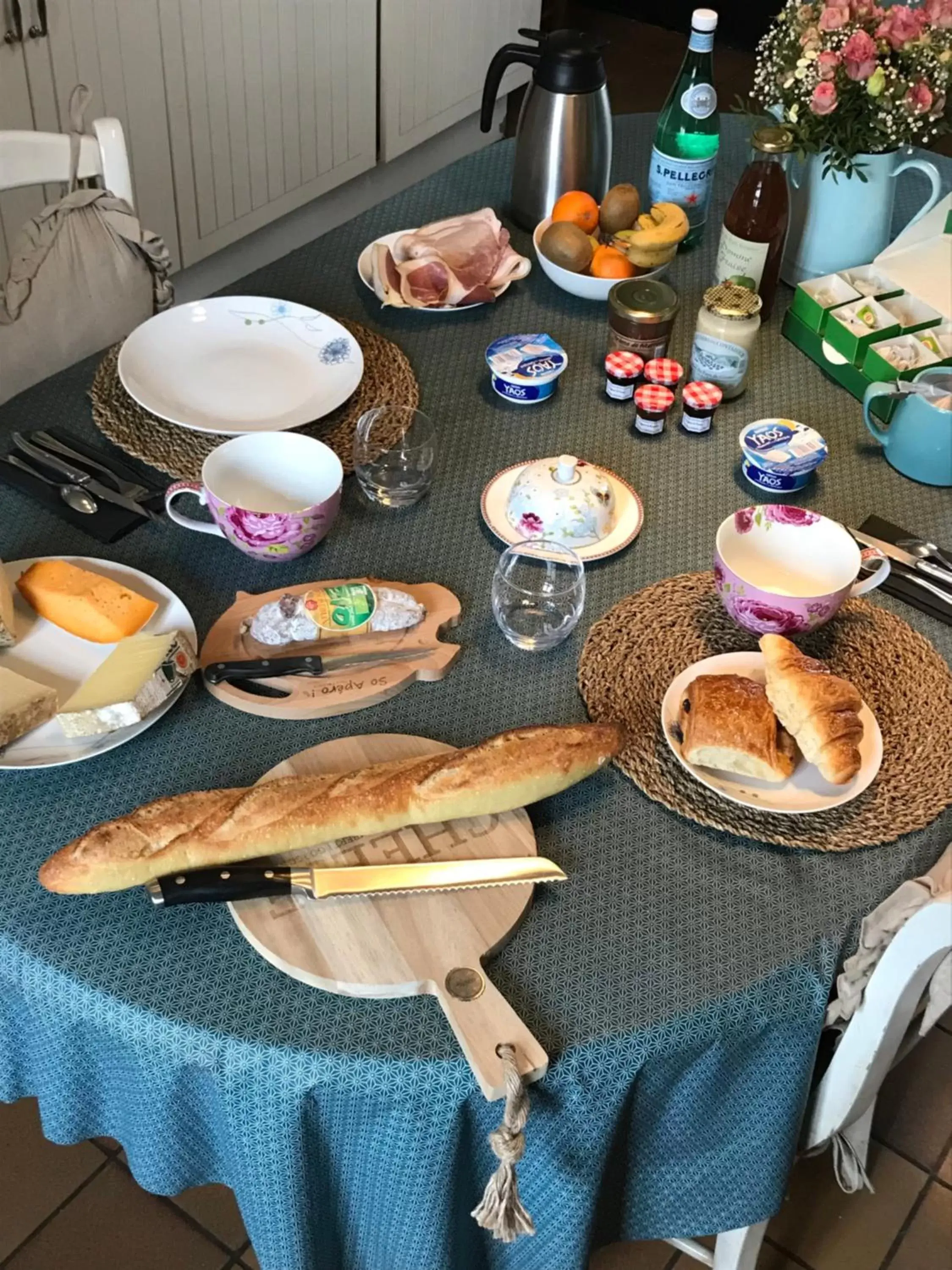 Breakfast in De la Maison aux Ateliers