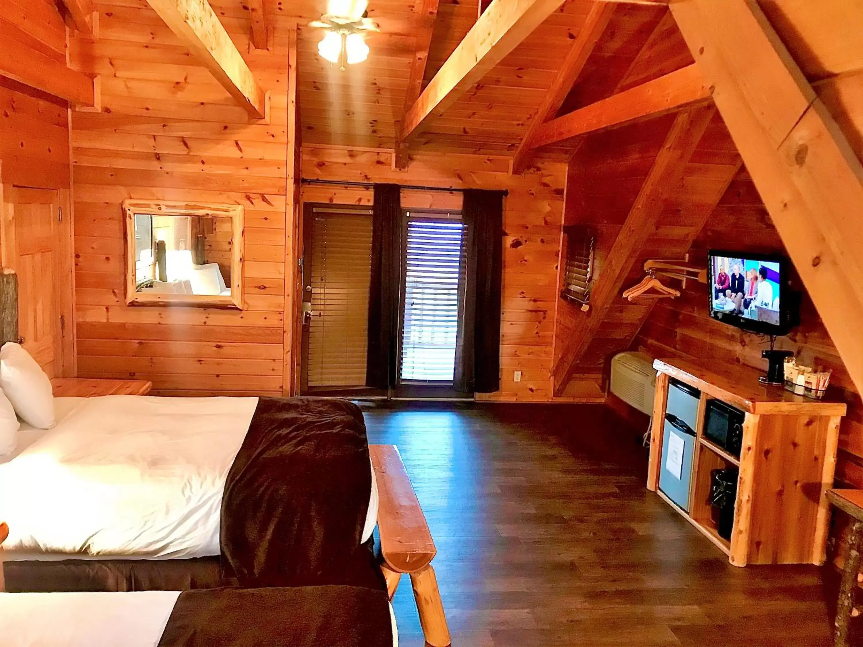 Photo of the whole room, TV/Entertainment Center in Mountain Top Inn and Resort