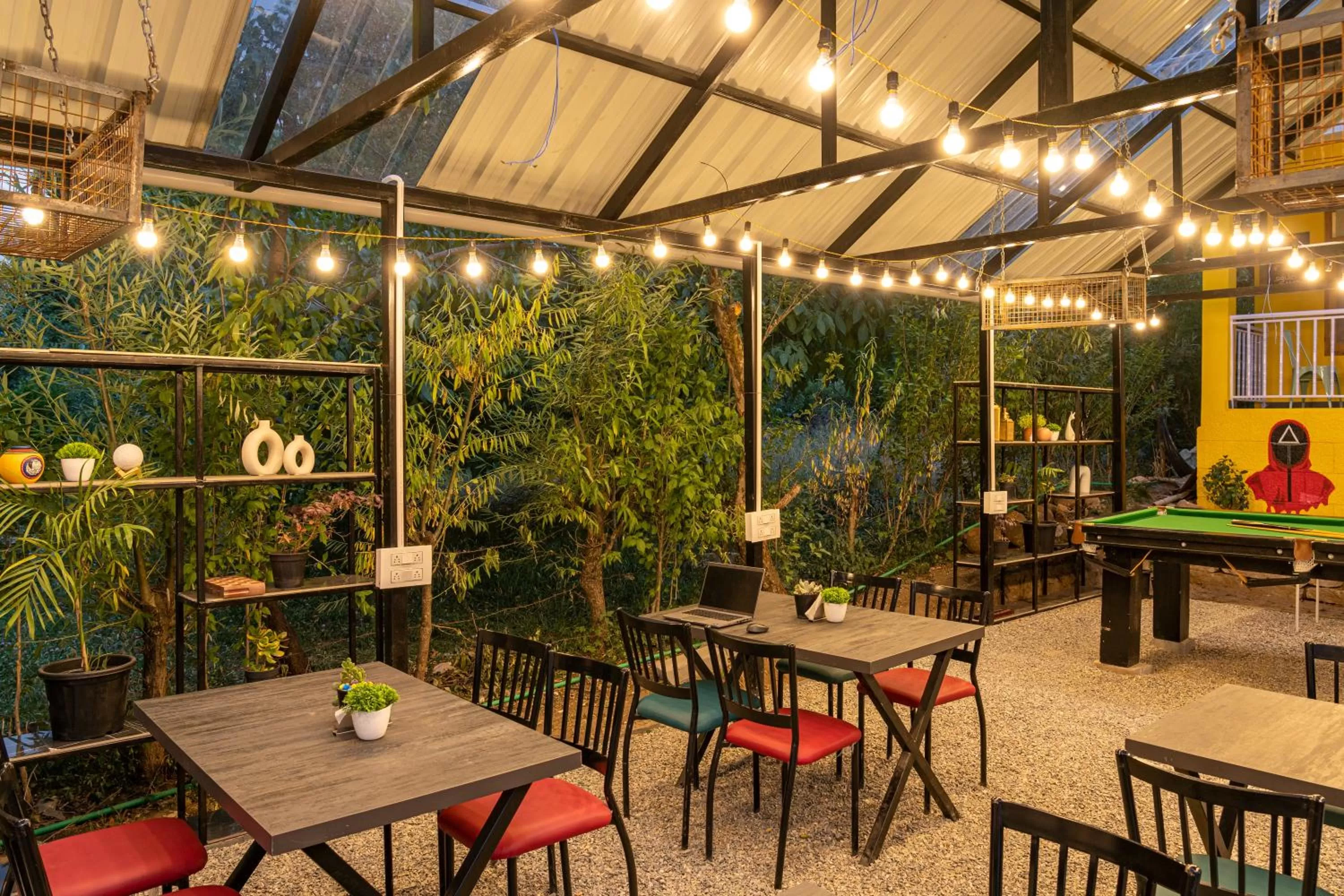 Restaurant/places to eat in Whoopers Hostel Manali