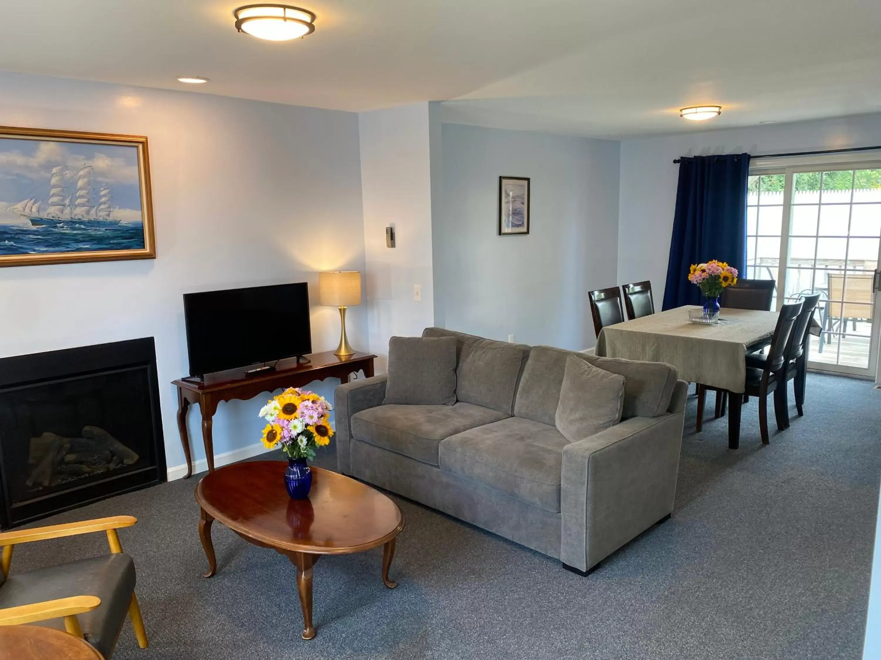 Seating Area in Taber Inn