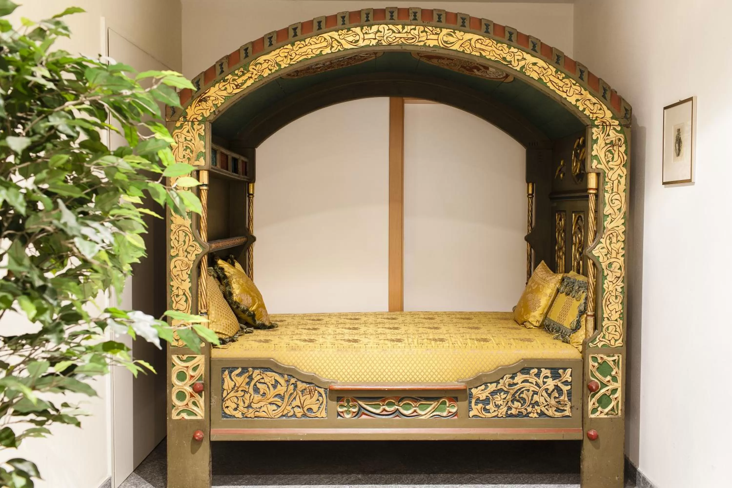 Bed in Hotel Goldene Rose