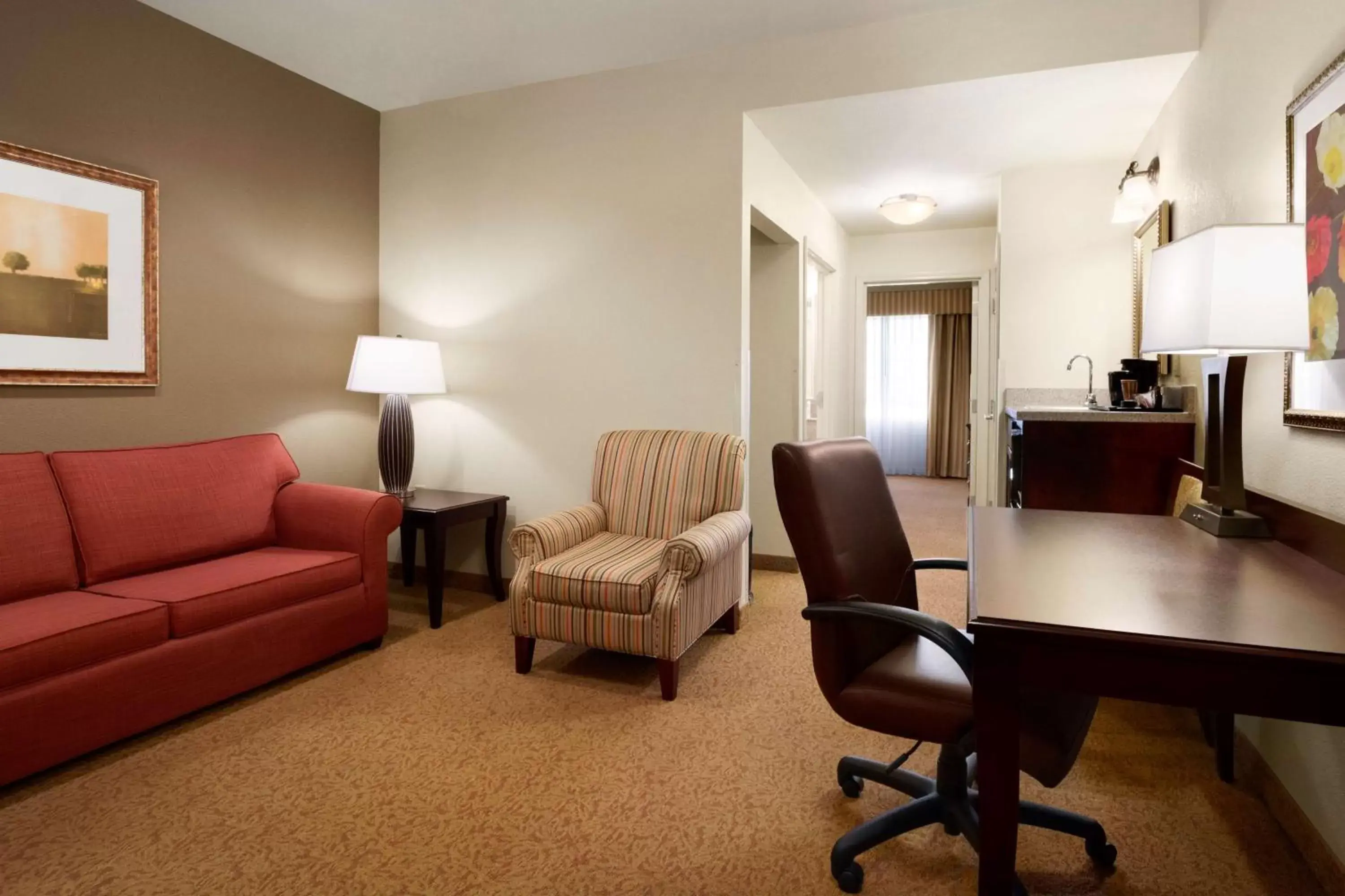 Photo of the whole room, Seating Area in Country Inn & Suites by Radisson, Oklahoma City - Quail Springs, OK