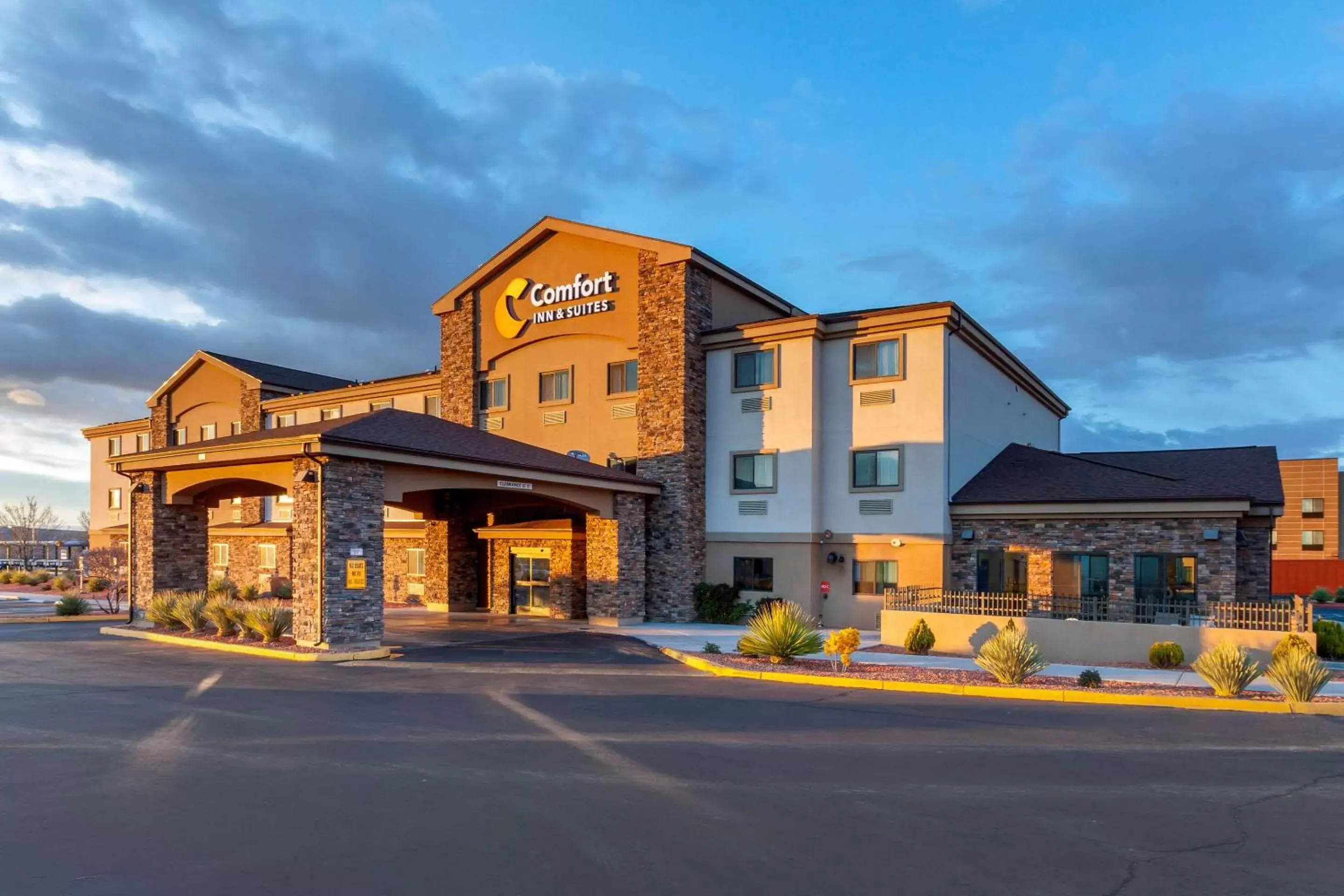 Property building in Comfort Inn & Suites Page at Lake Powell