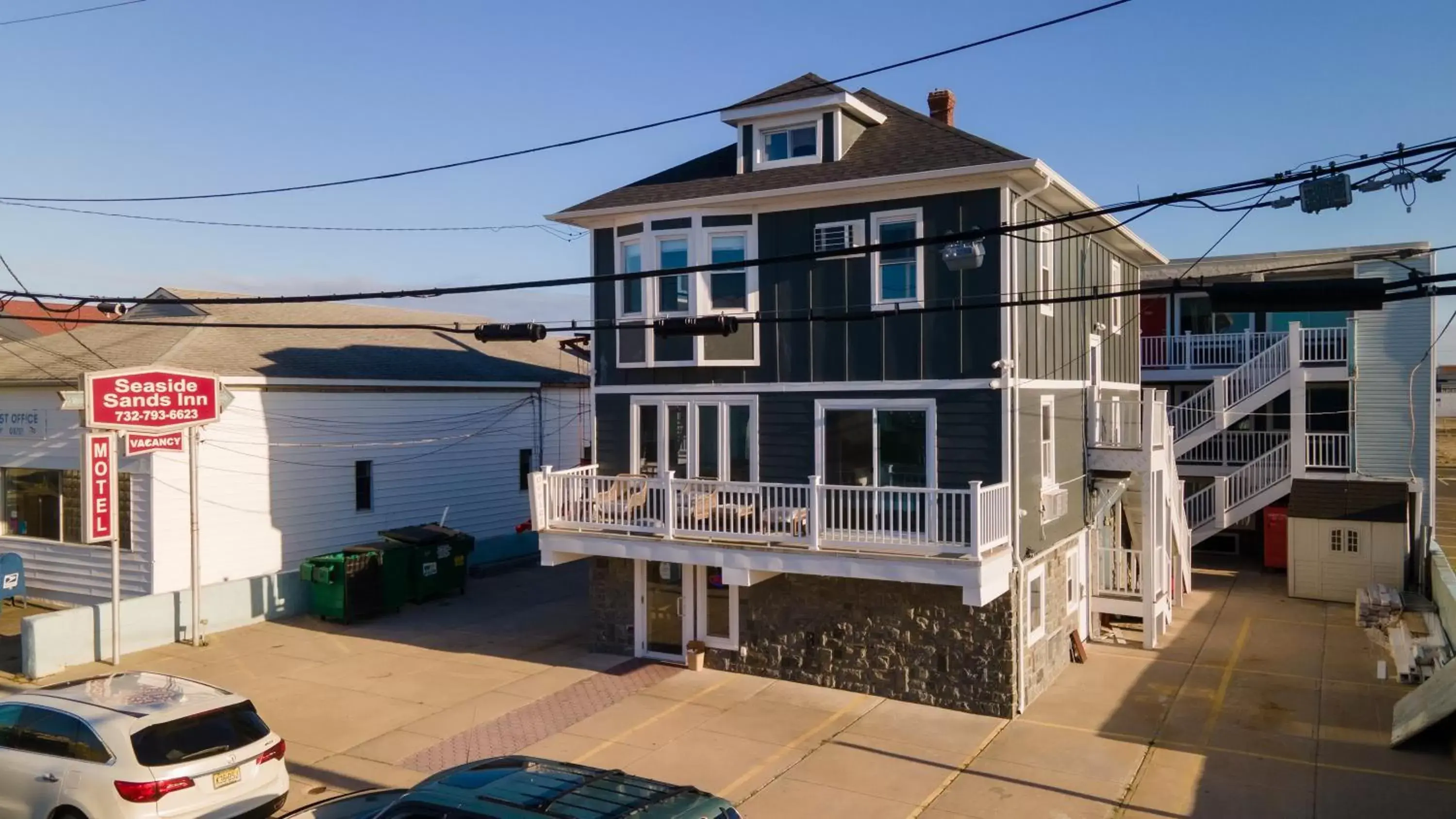 Property Building in Seaside Sands Inn