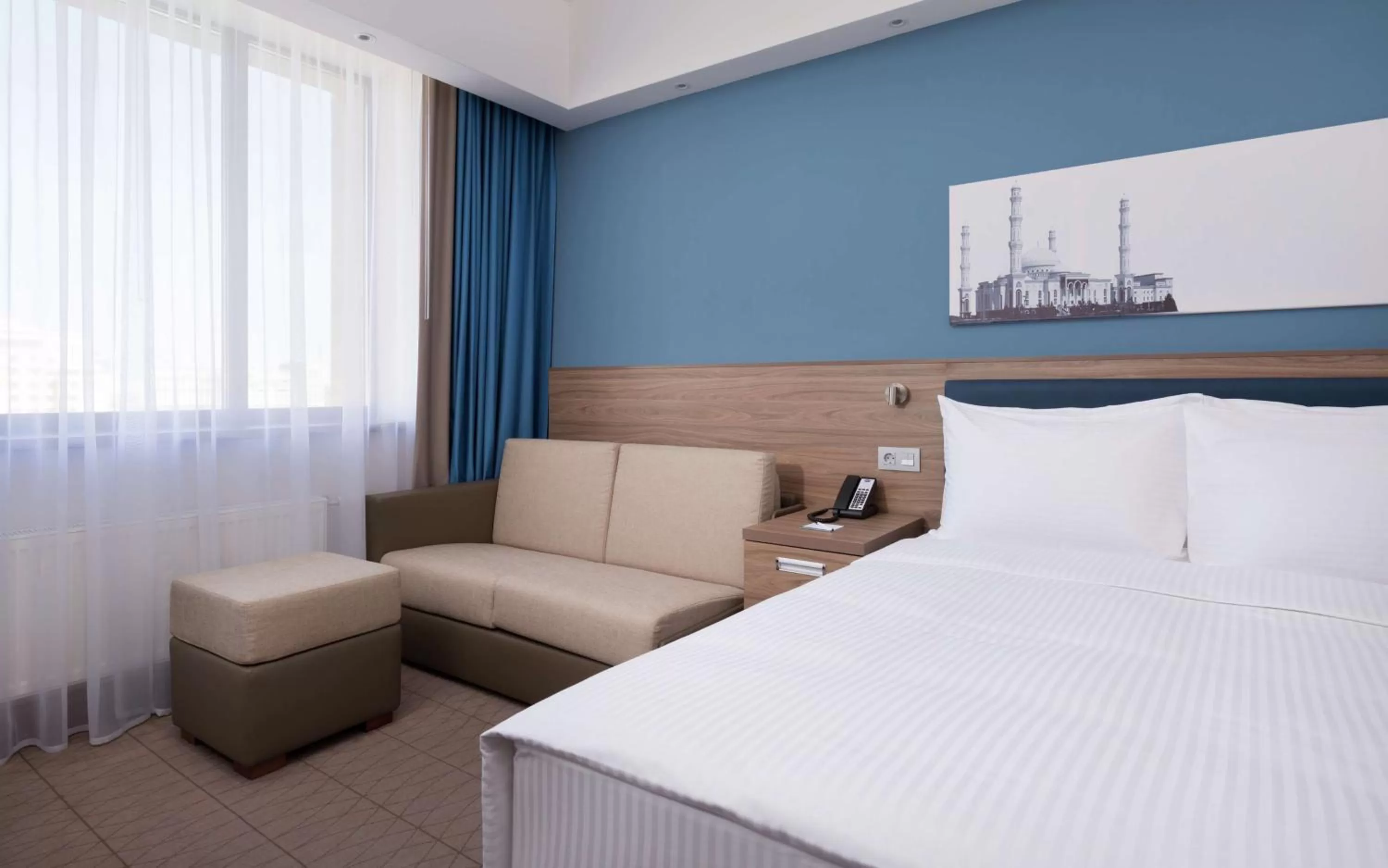 Living room, Bed in Hampton By Hilton Astana Triumphal Arch