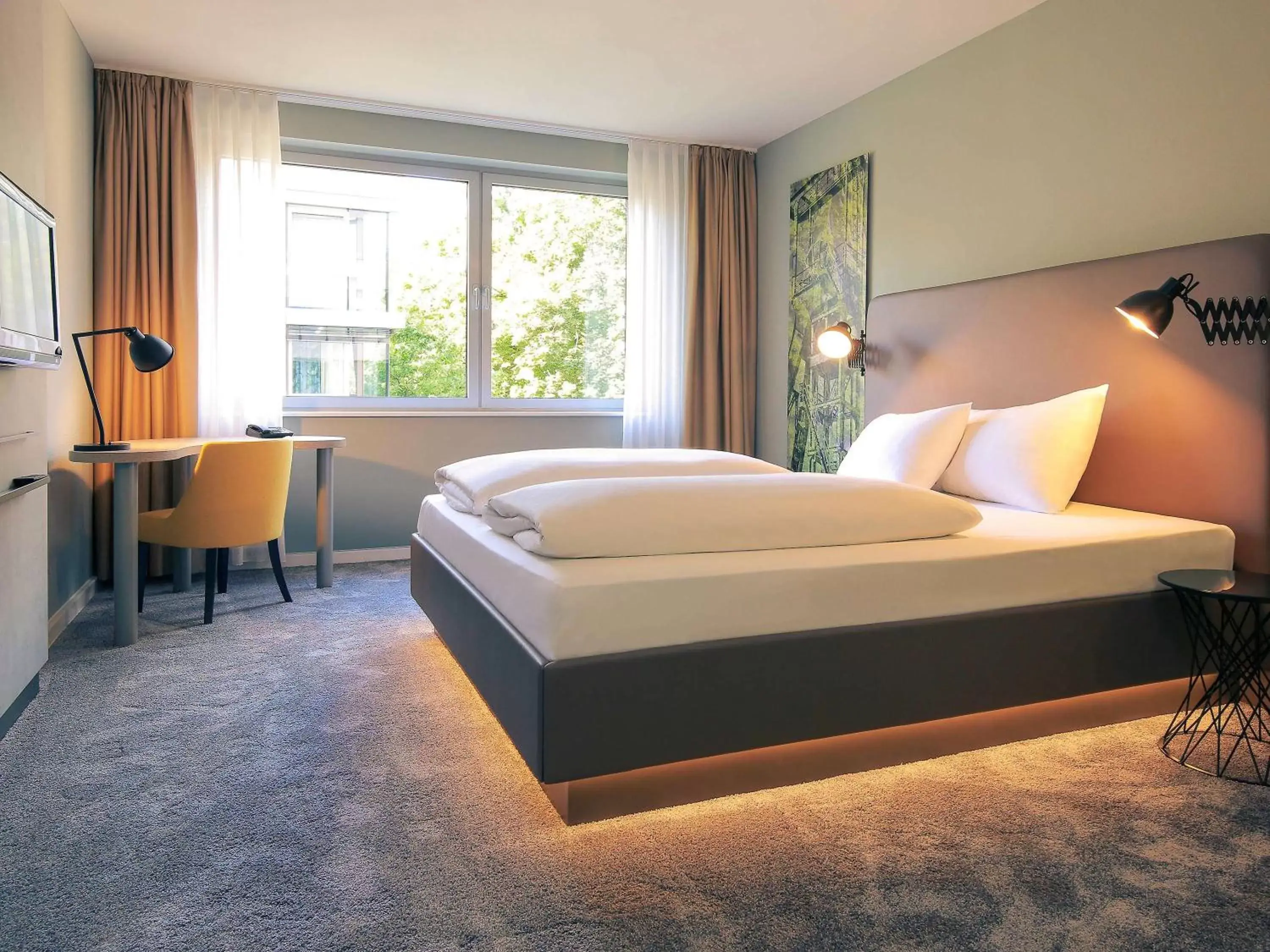 Photo of the whole room, Bed in Mercure Hotel Plaza Essen