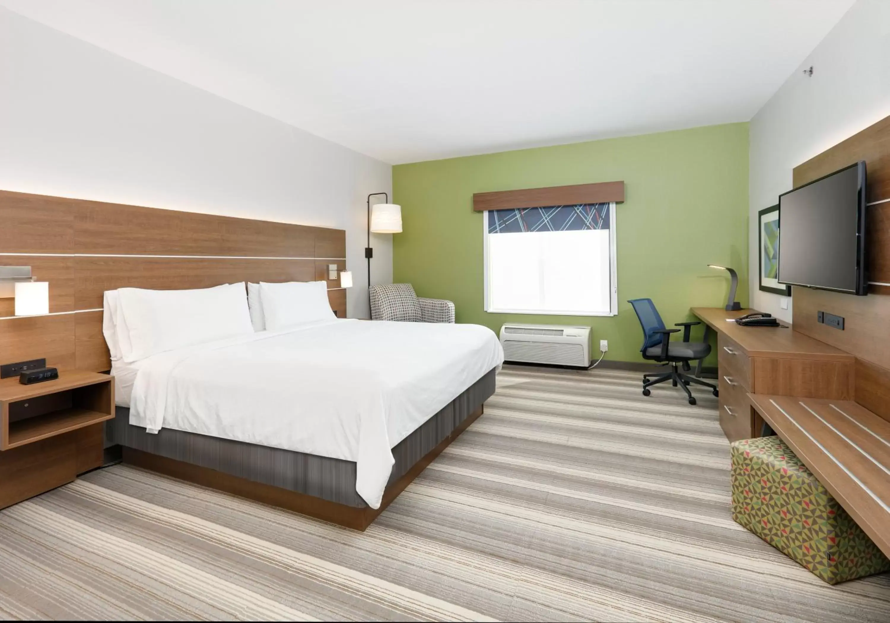 Photo of the whole room, Bed in Holiday Inn Express Denton UNT TWU, an IHG Hotel