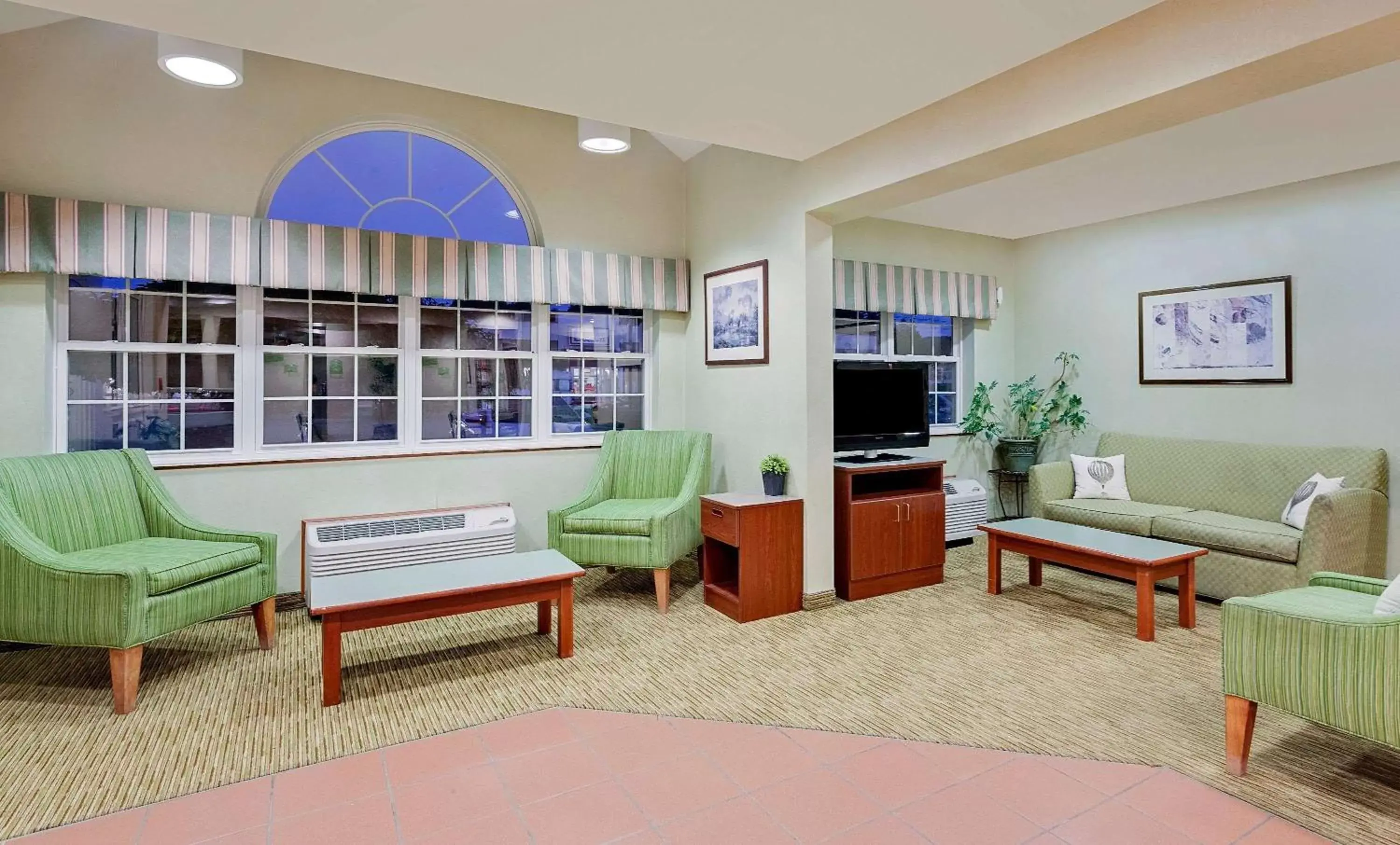 Seating Area in Microtel Inn & Suites by Wyndham Wellsville