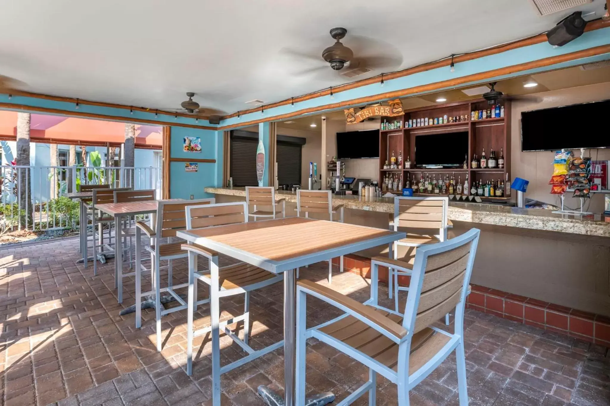 Lounge or bar, Restaurant/Places to Eat in Holiday Inn Resort Orlando - Lake Buena Vista, an IHG Hotel