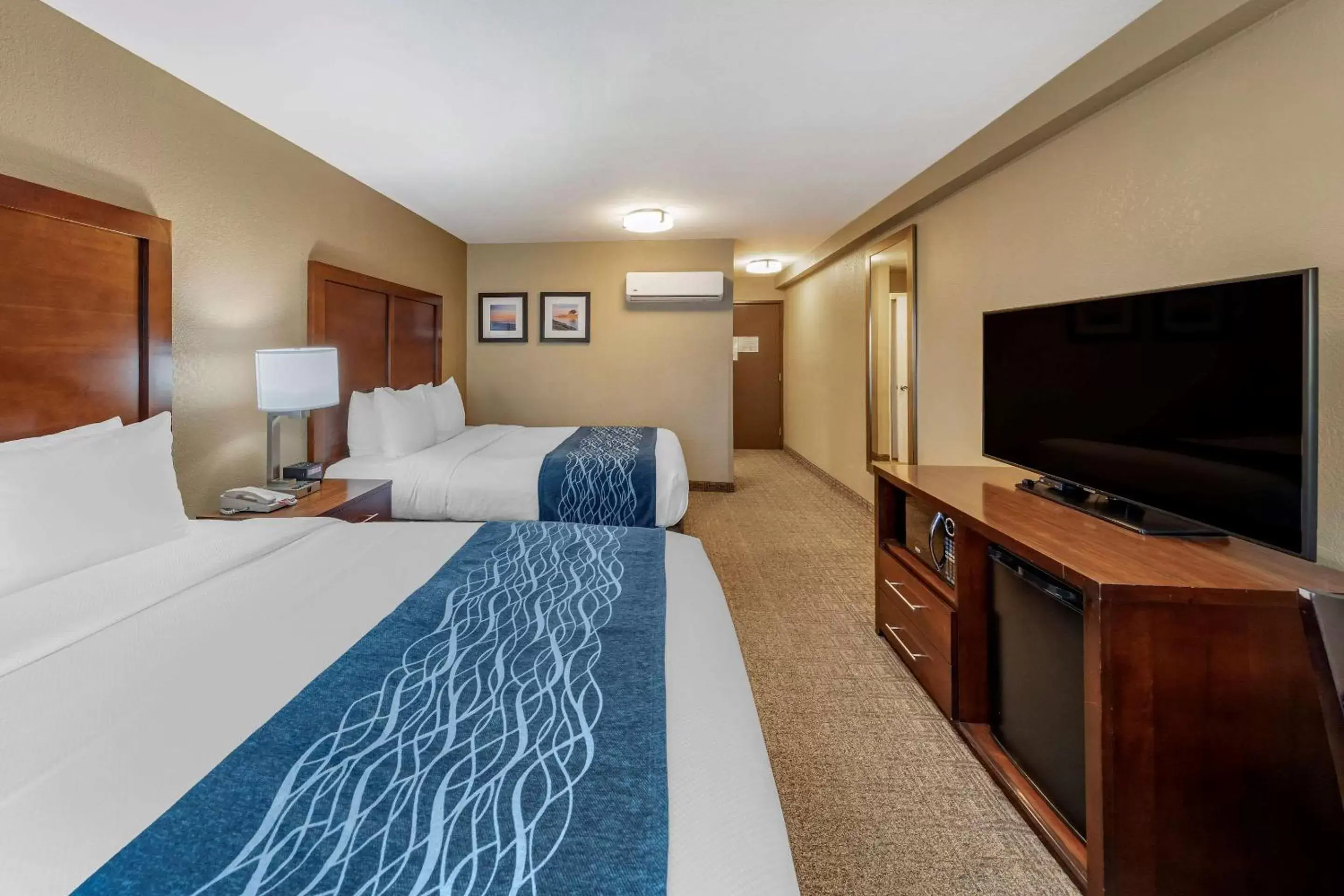 Photo of the whole room in Comfort Inn & Suites Ventura Beach