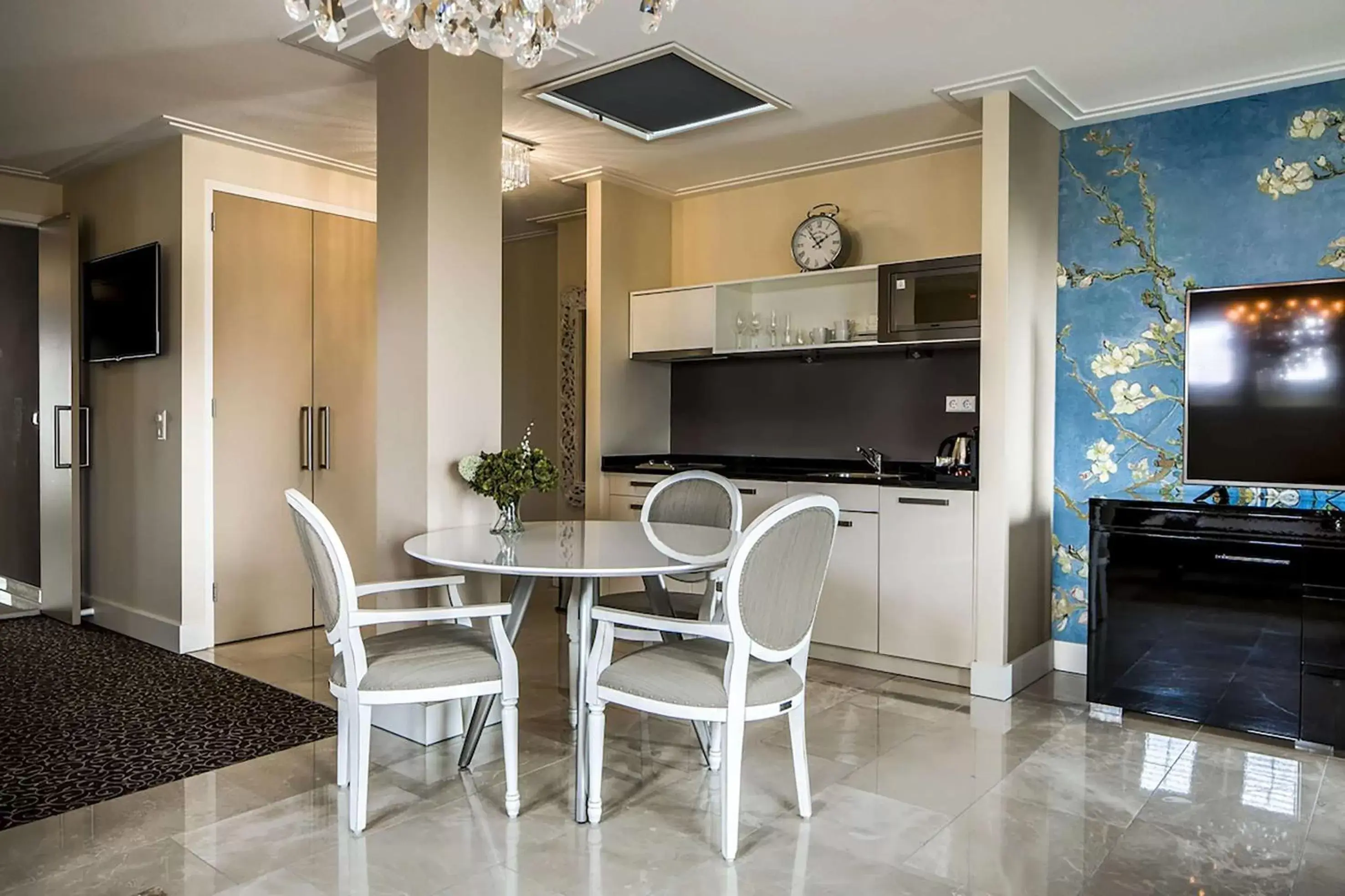 Kitchen or kitchenette, Dining Area in Luxury Suites Amsterdam