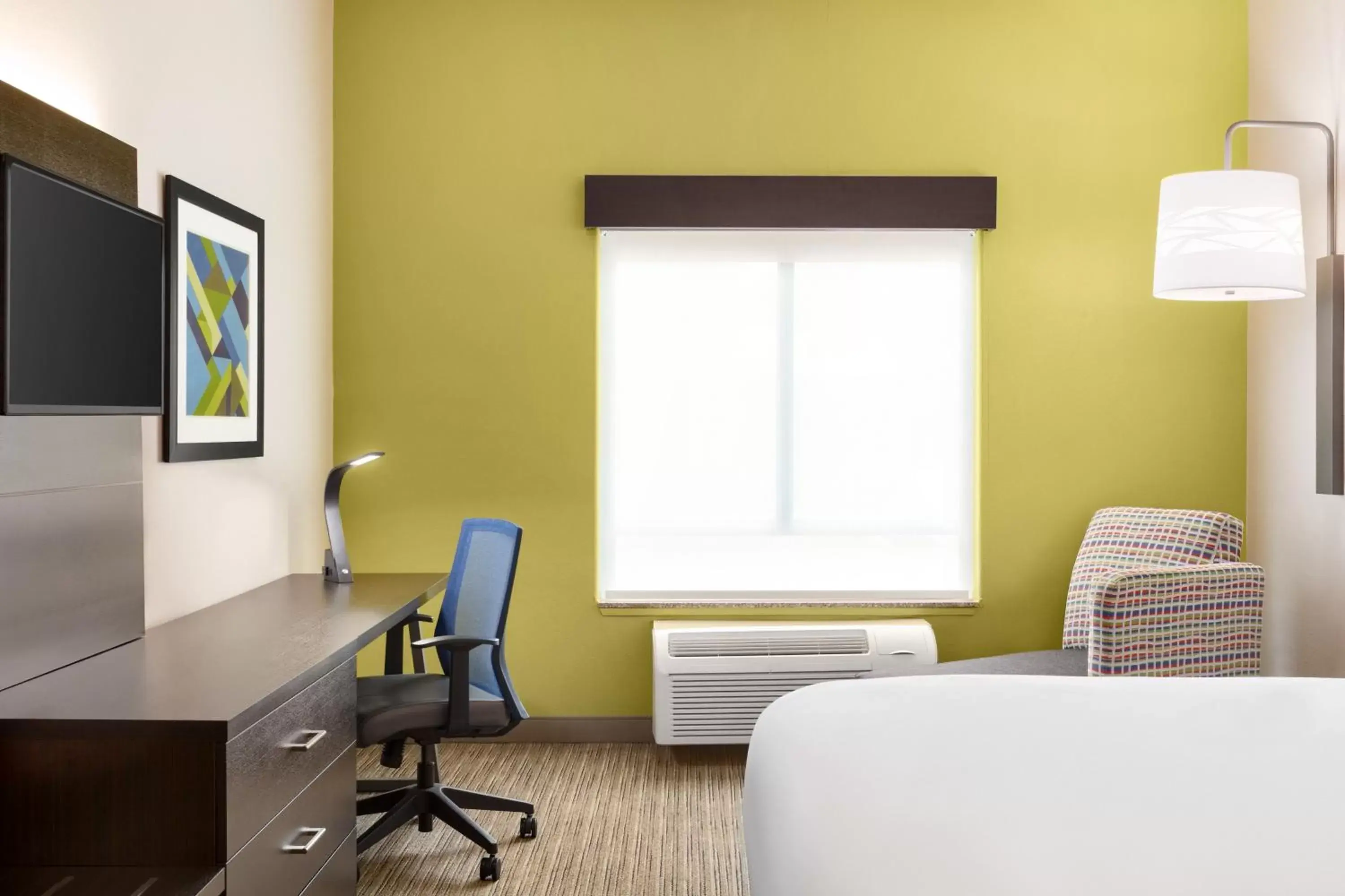 Bed, TV/Entertainment Center in Holiday Inn Express Hotel & Suites San Antonio NW-Medical Area, an IHG Hotel