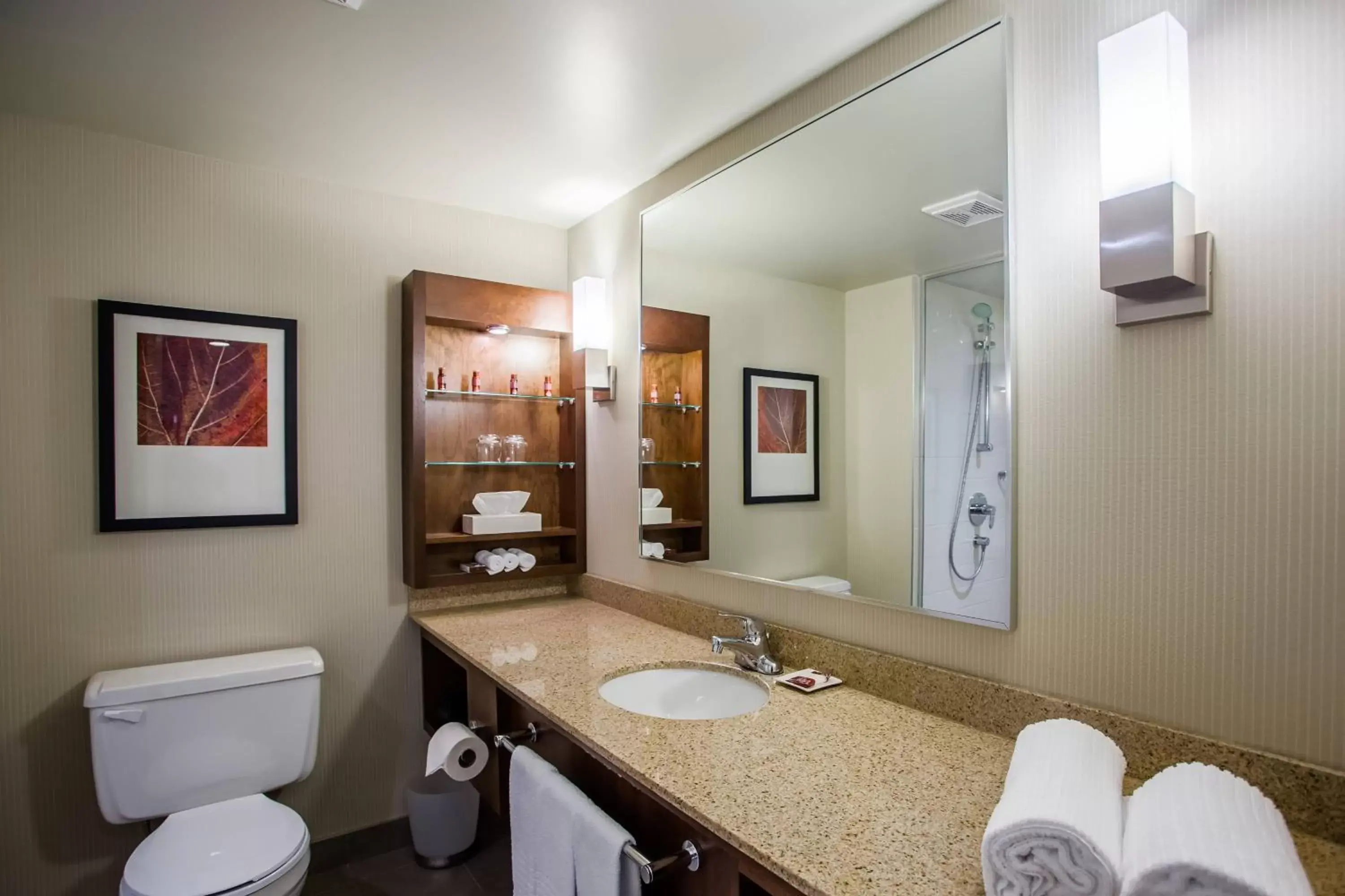 Bathroom in Delta Hotels by Marriott Saguenay Conference Centre