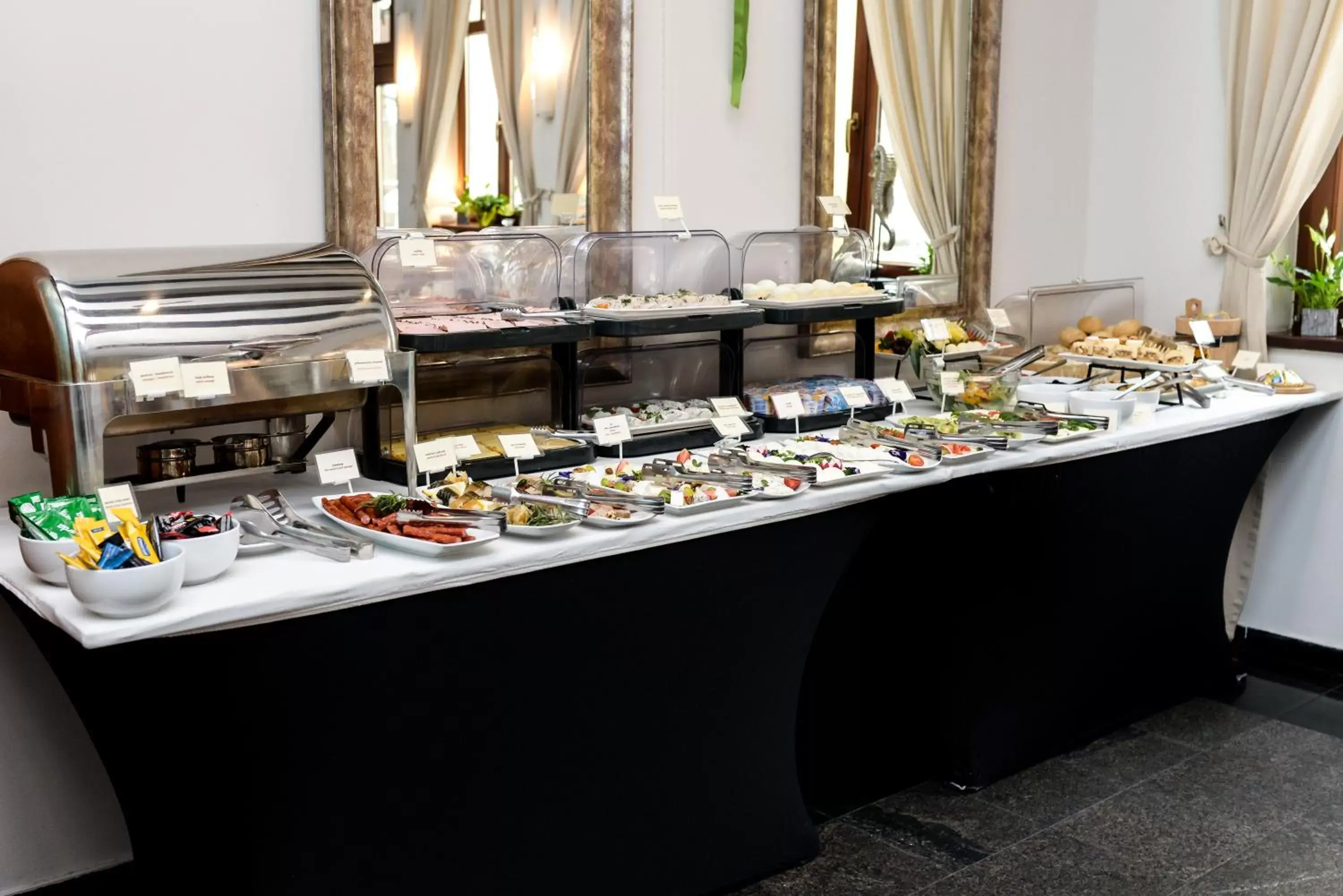 Buffet breakfast, Food in Hotel Villa Baltica
