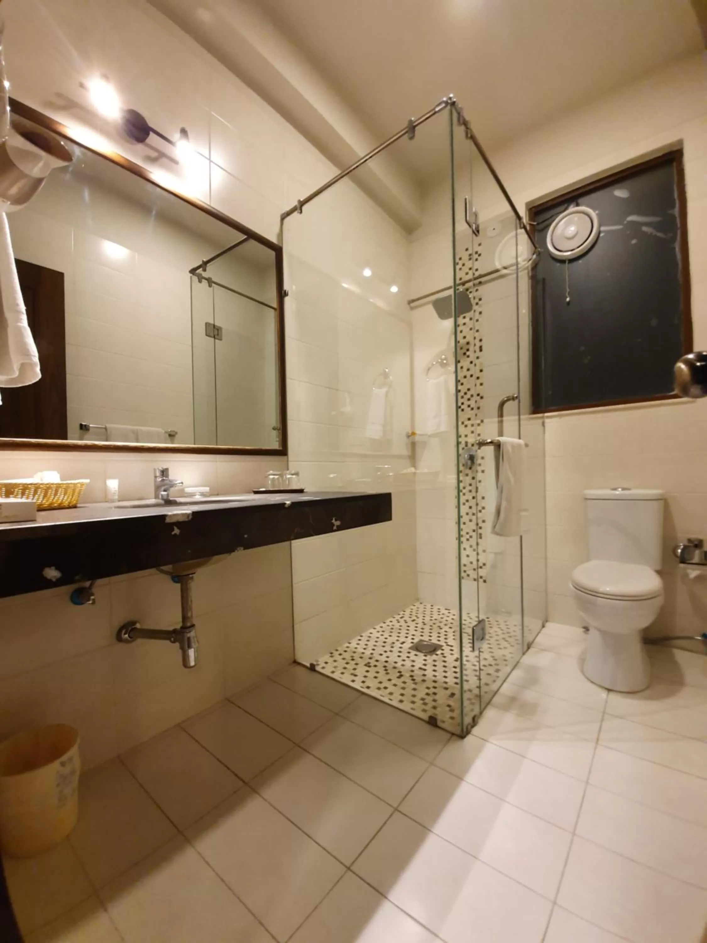 Shower in S Chalet Islamabad