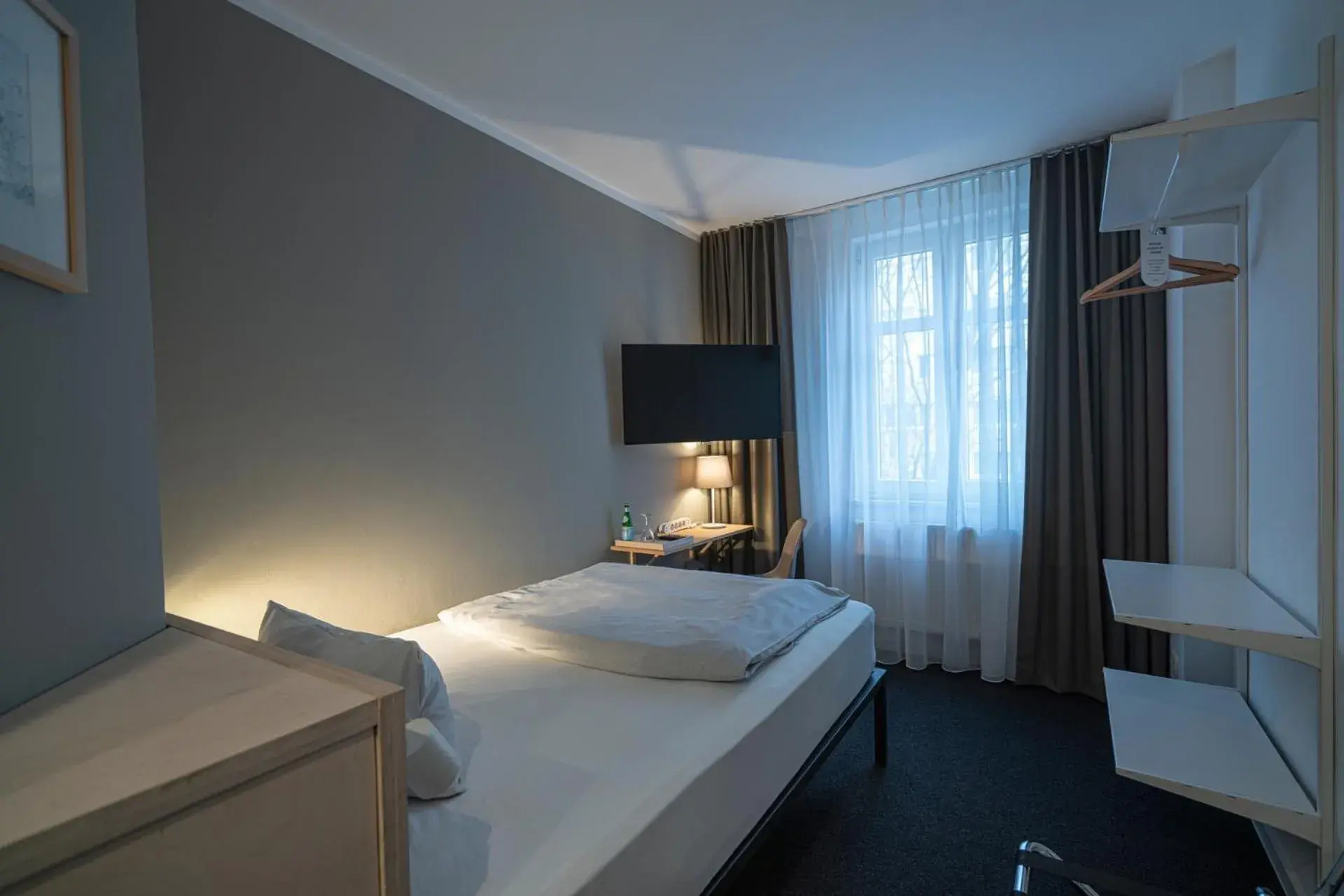 Bedroom, Bed in Hotel BIG MAMA Leipzig