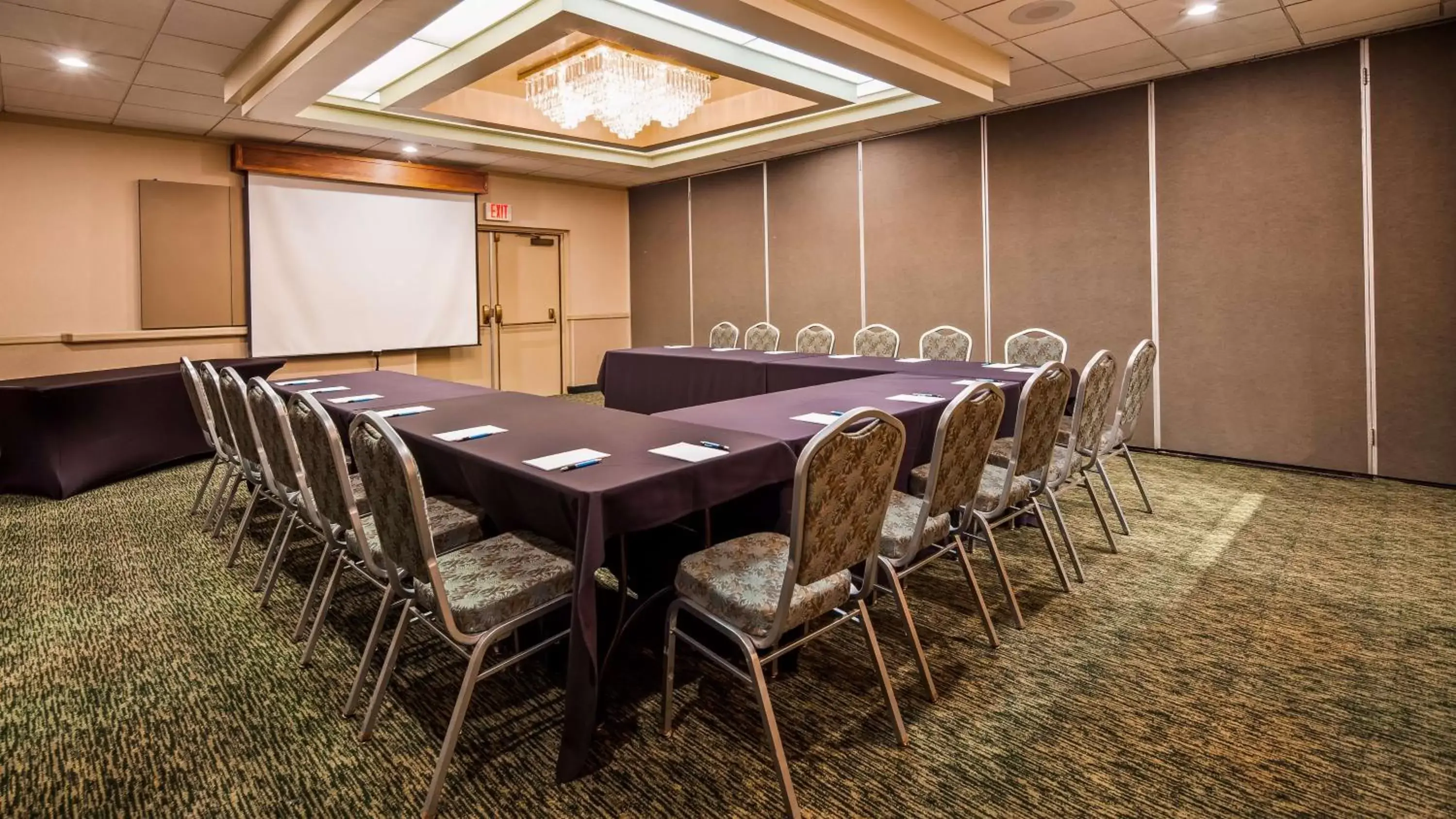 Meeting/conference room in Airport Honolulu Hotel