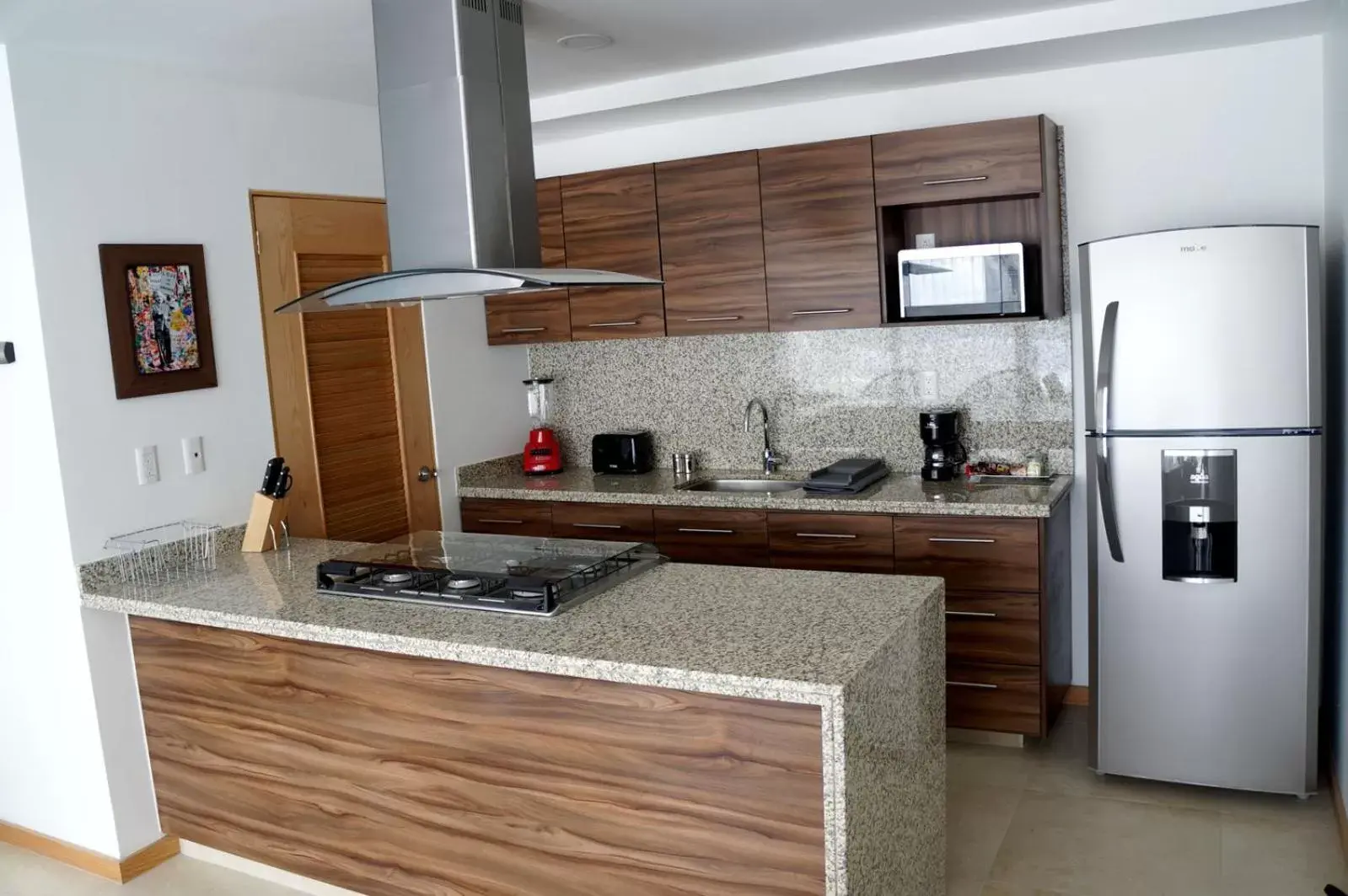 Kitchen/Kitchenette in Metropolitan Suites