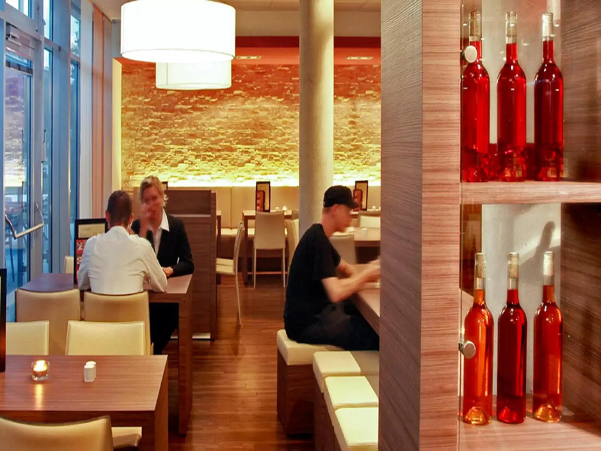 Lounge or bar in ibis Hotel Friedrichshafen Airport Messe
