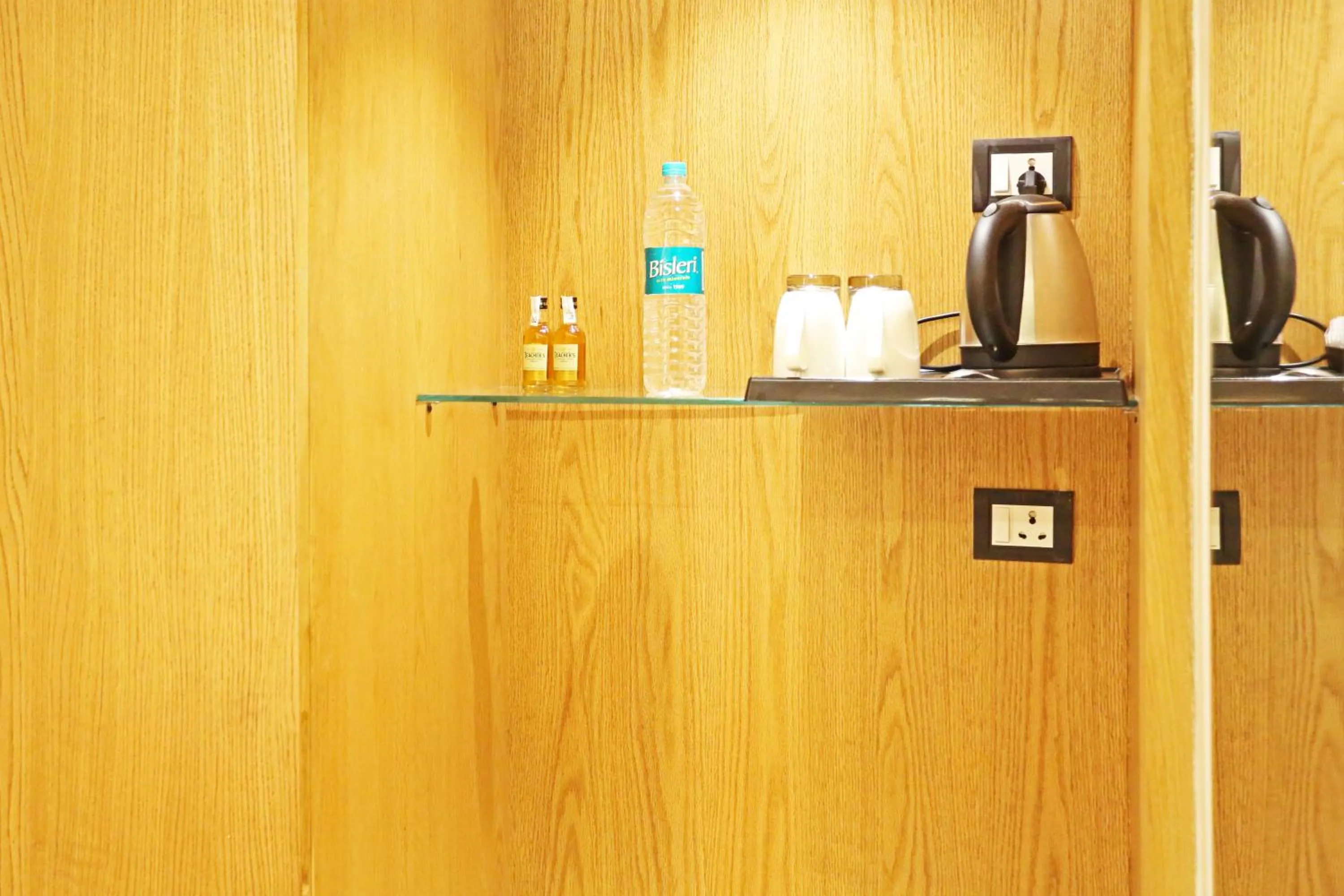 Restaurant/places to eat in JRD Luxury-Business Hotel