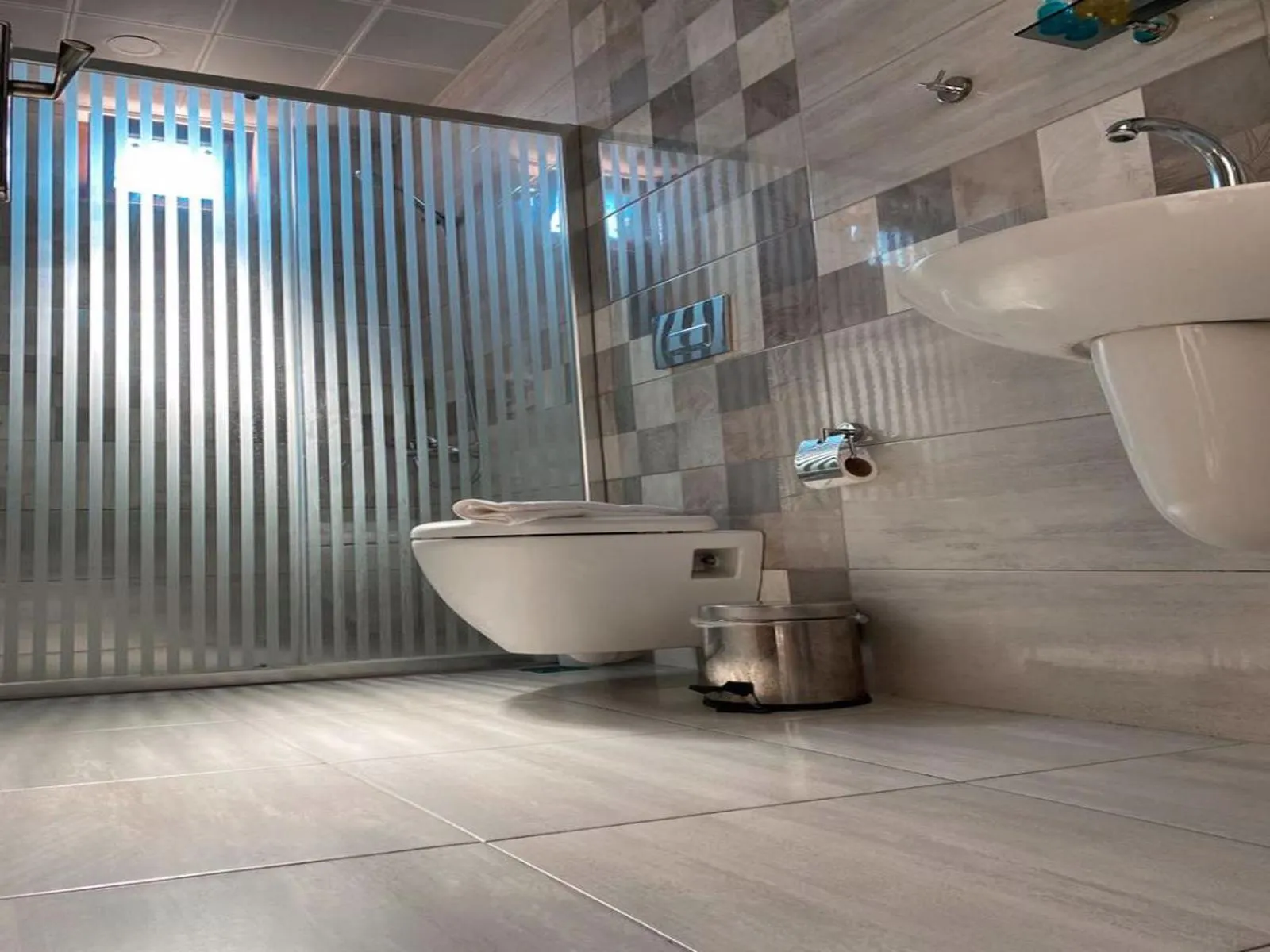 Bathroom in Zeynel Hotel