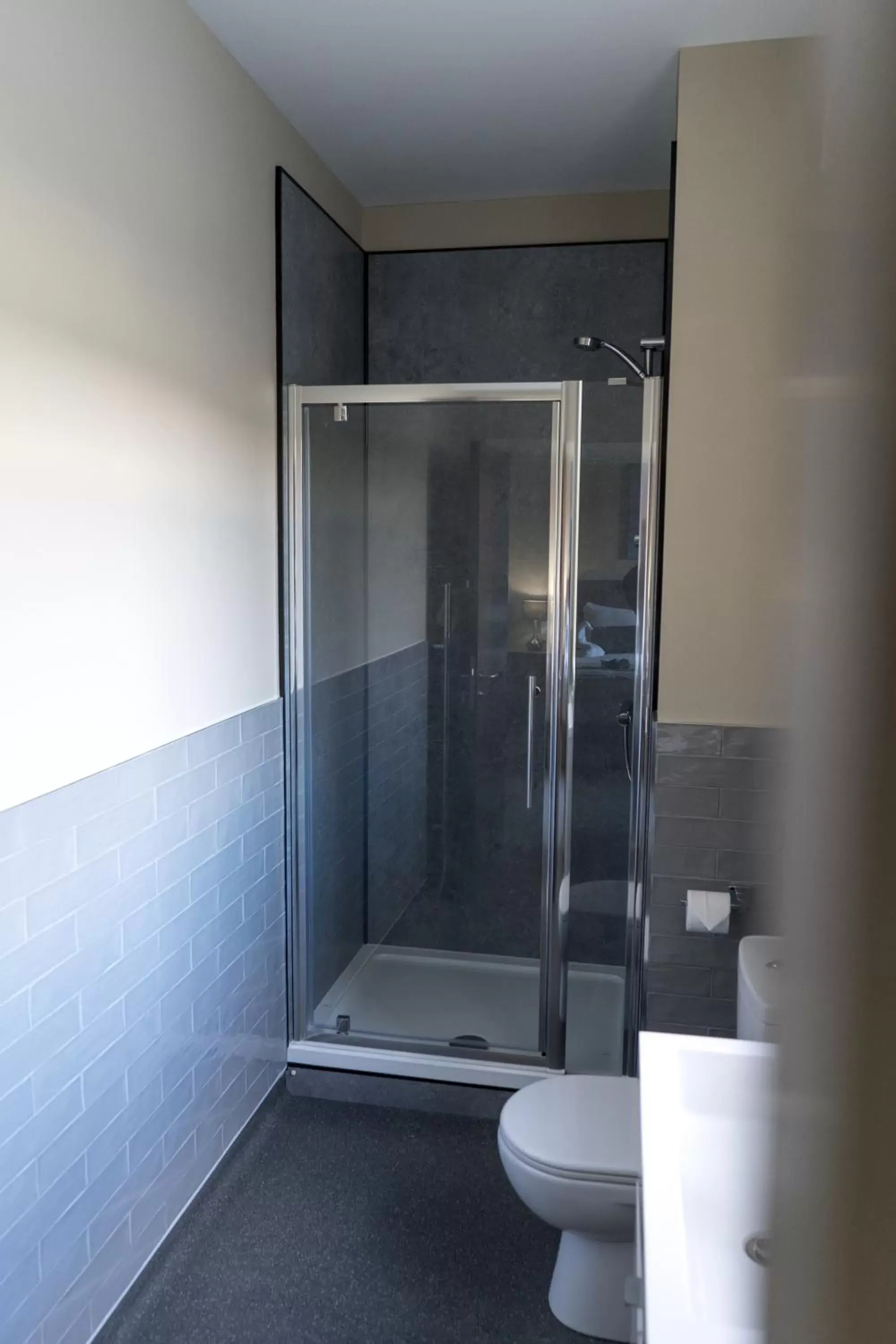 Bathroom in Tredegar Arms Hotel