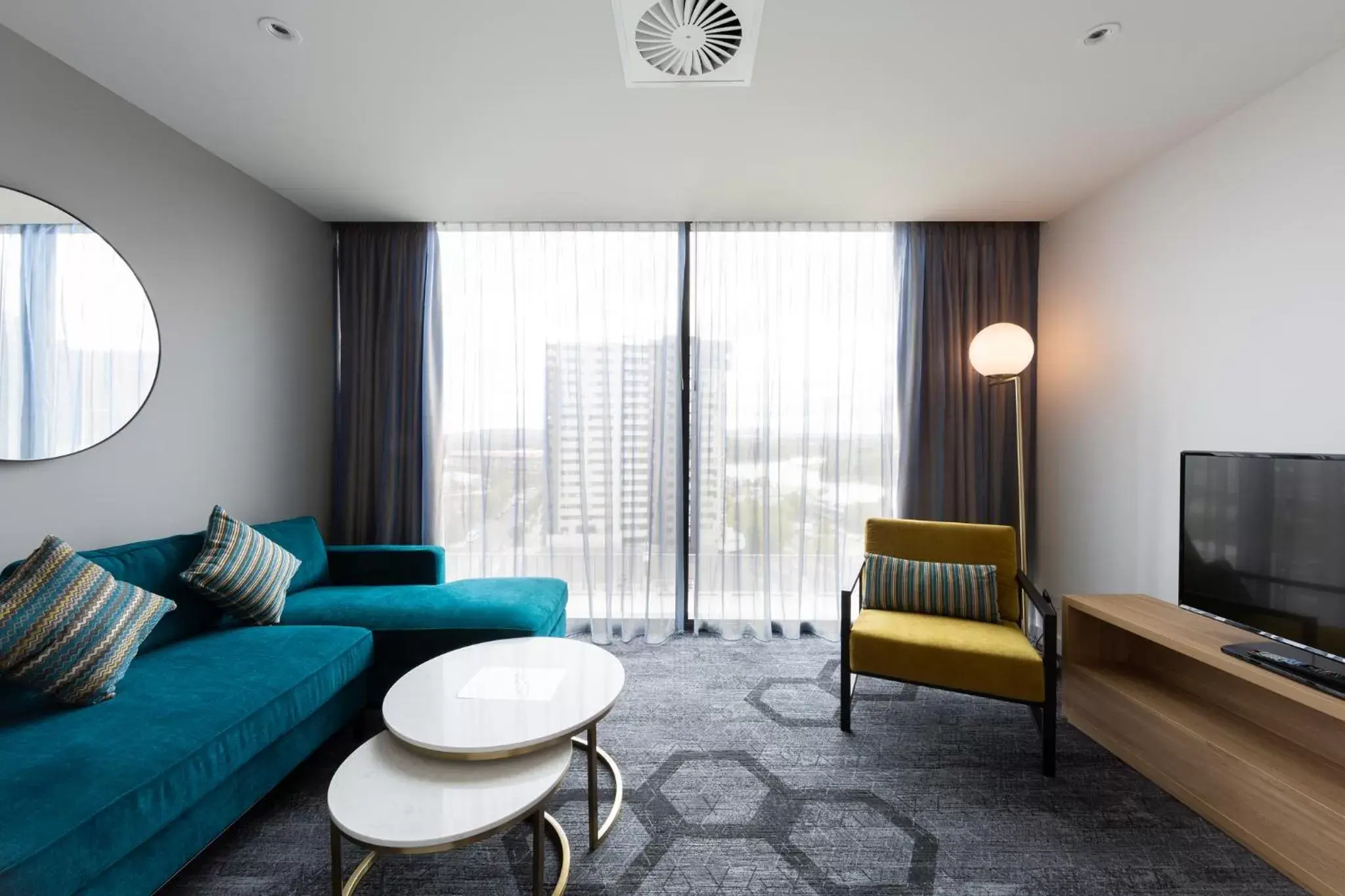 Living room, Seating Area in Mercure Canberra Belconnen