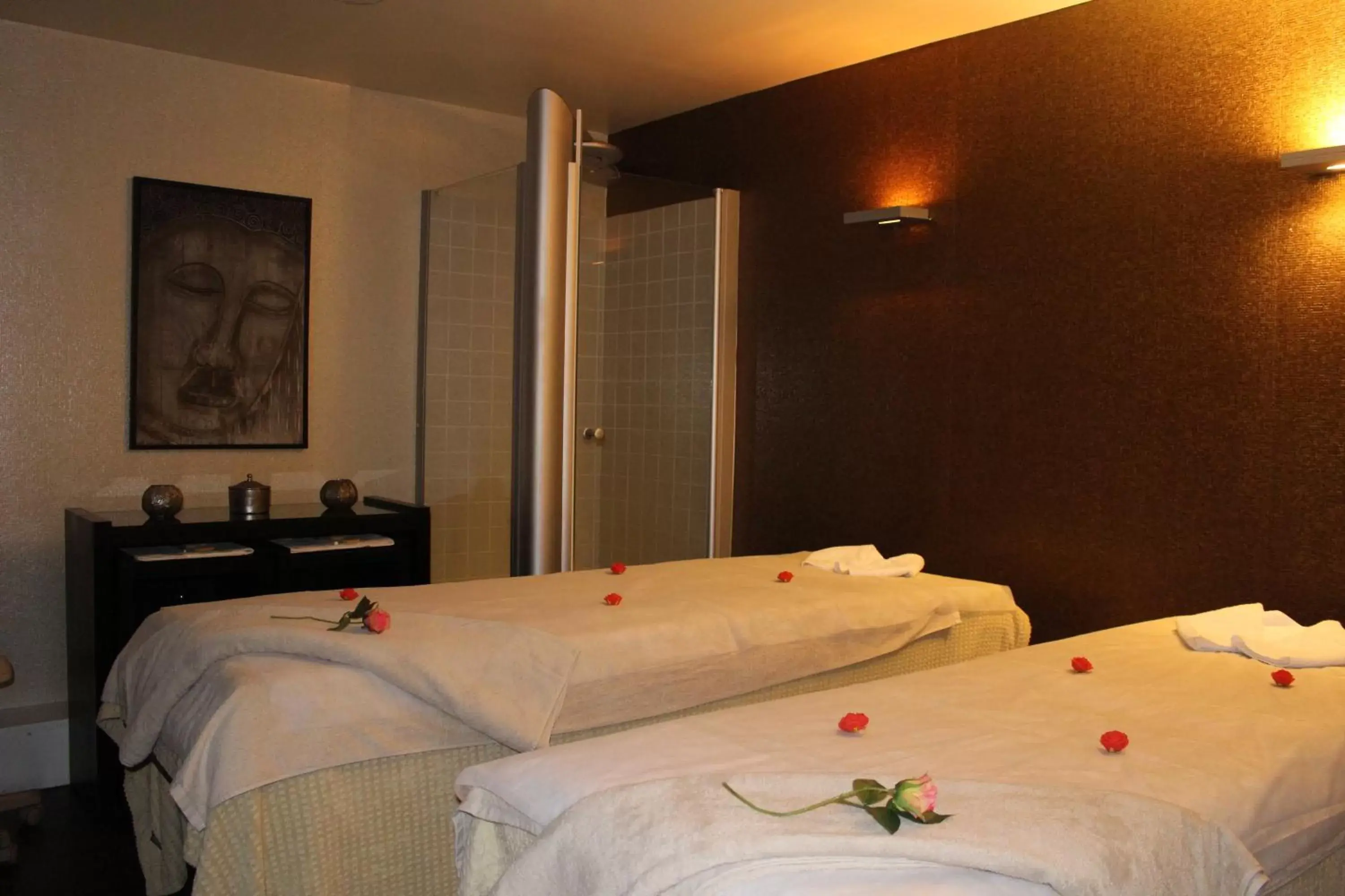 Massage, Bed in Les Pleiades Hôtel-Spa-Restaurant