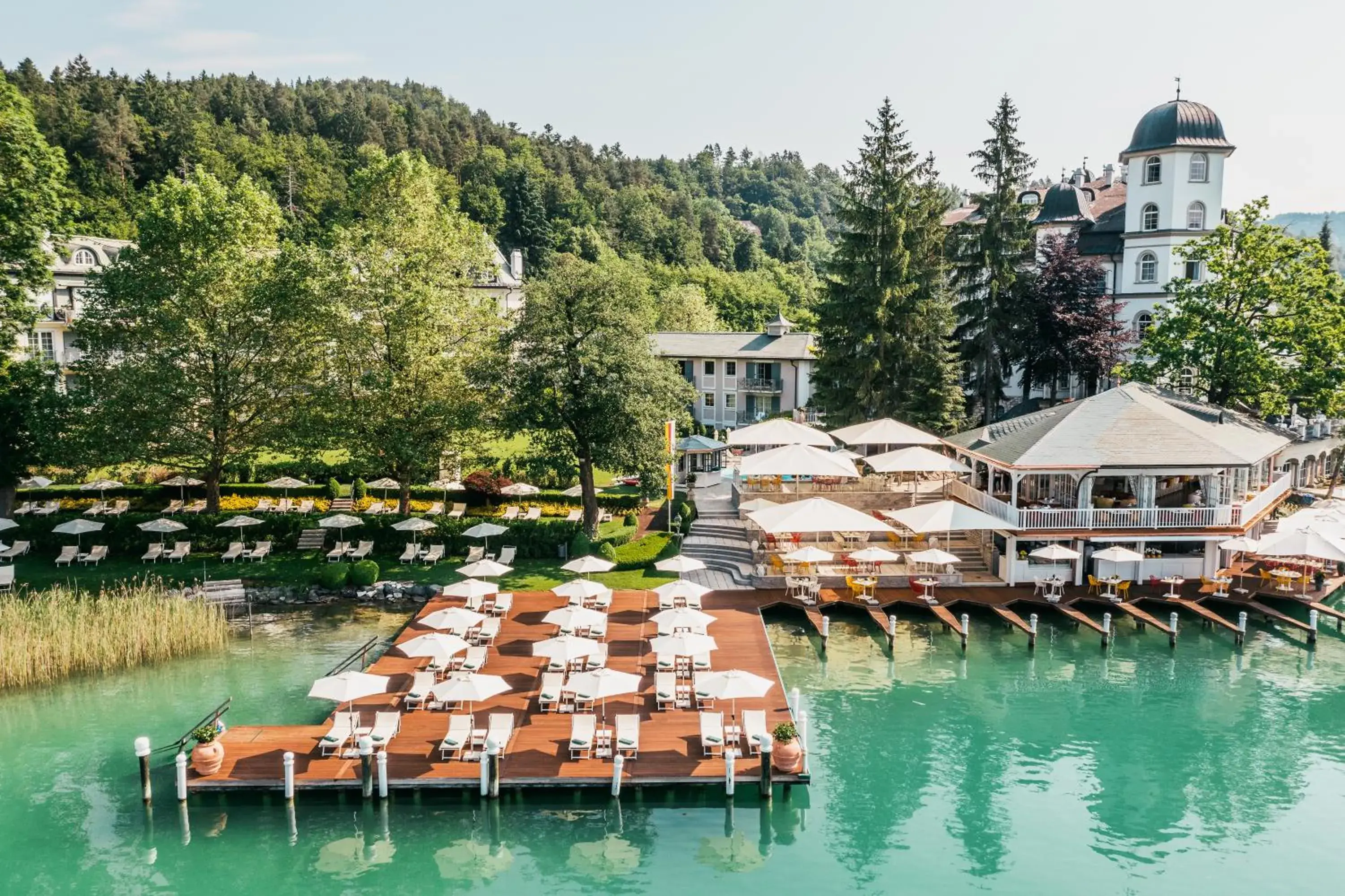 Property building in Hotel Schloss Seefels