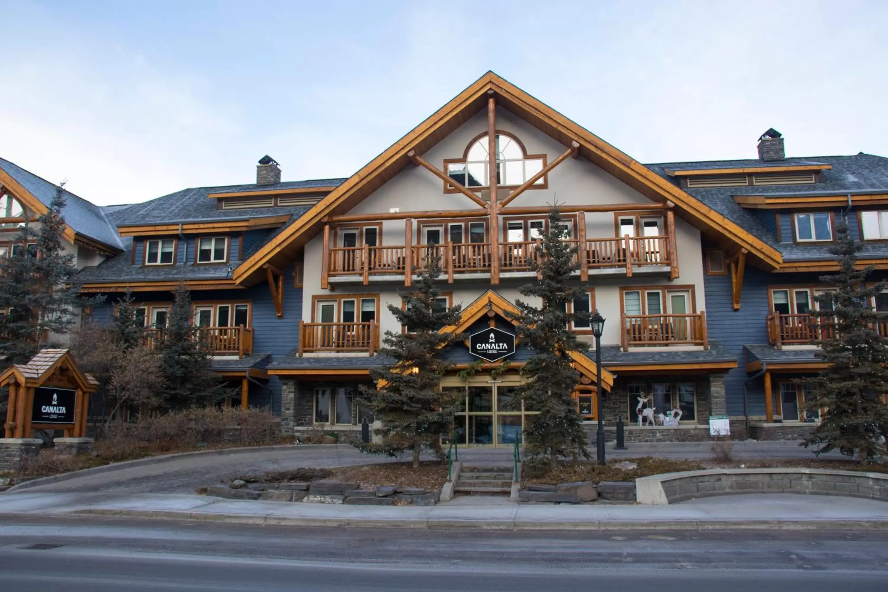 Facade/entrance, Winter in Canalta Lodge