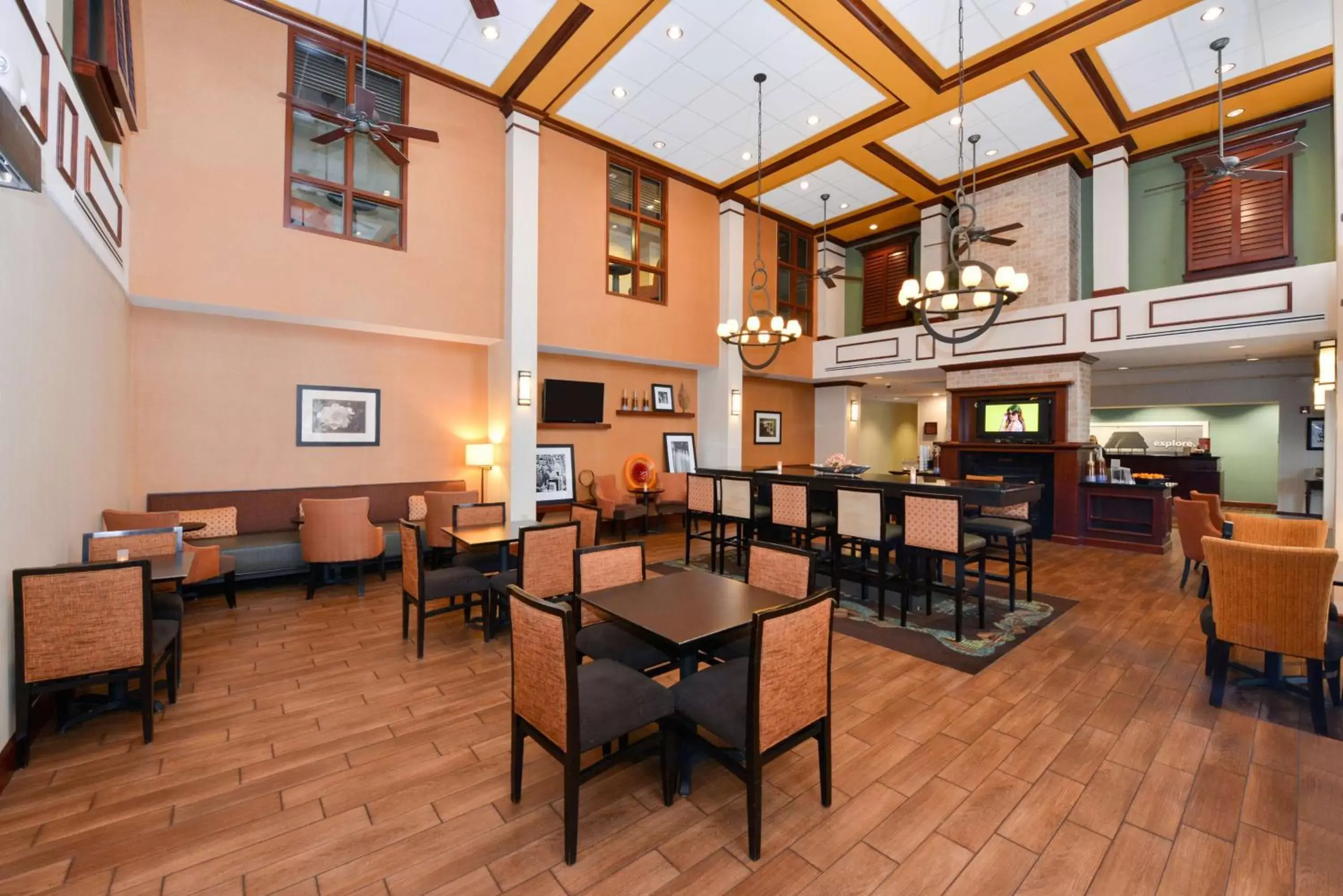 Dining area, Restaurant/Places to Eat in Hampton Inn & Suites by Hilton Plymouth