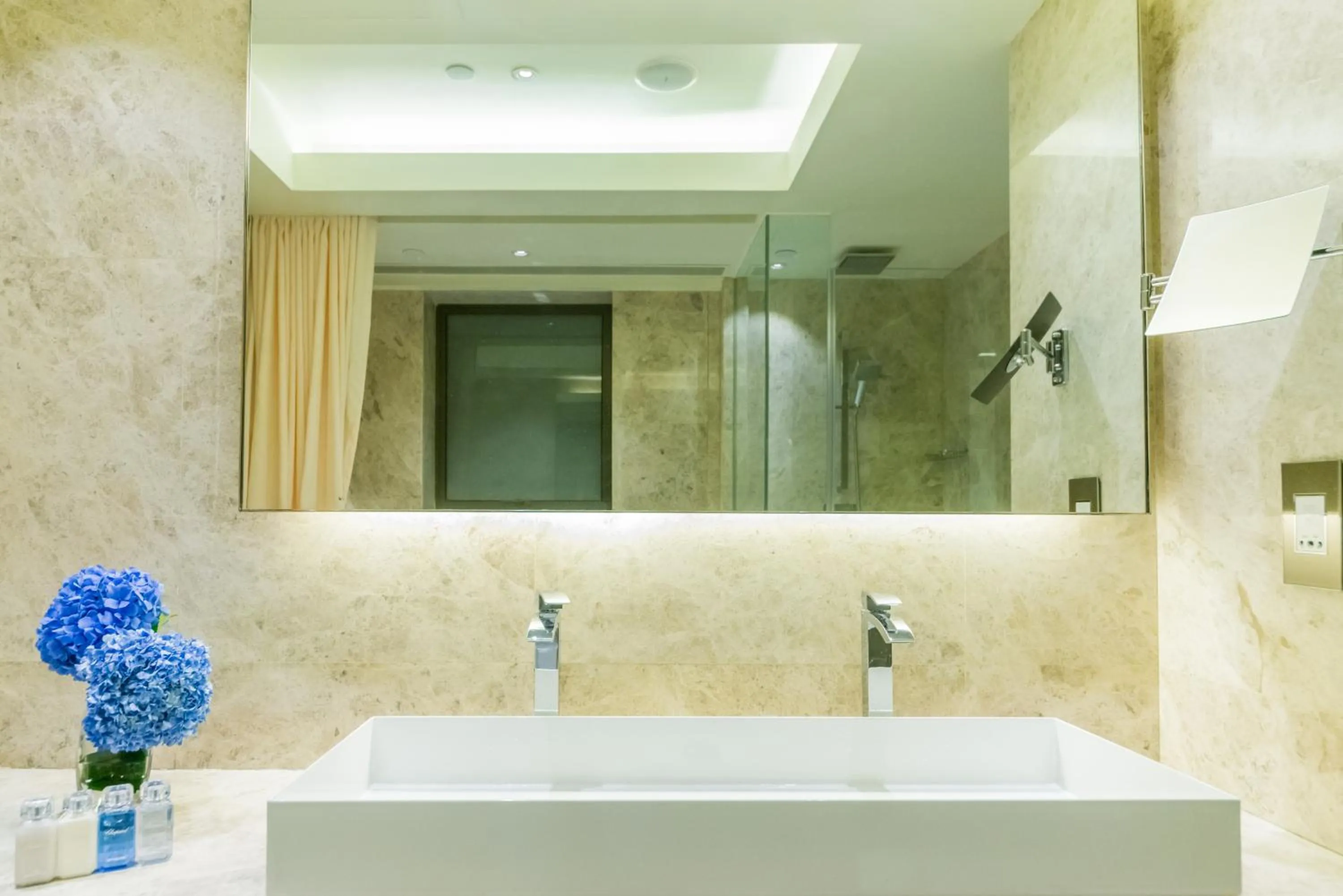 Bathroom in Hotel Pravo Hong Kong