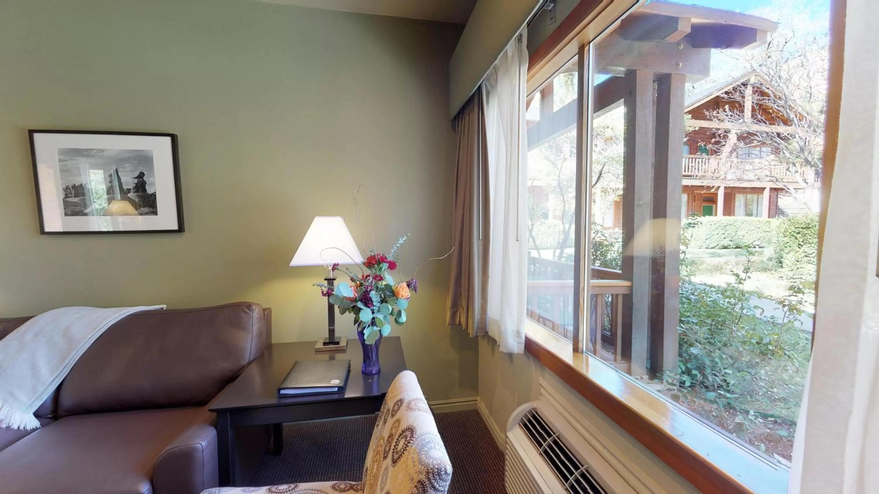 Inner courtyard view, Seating Area in Flanigan`s Resort and Spa