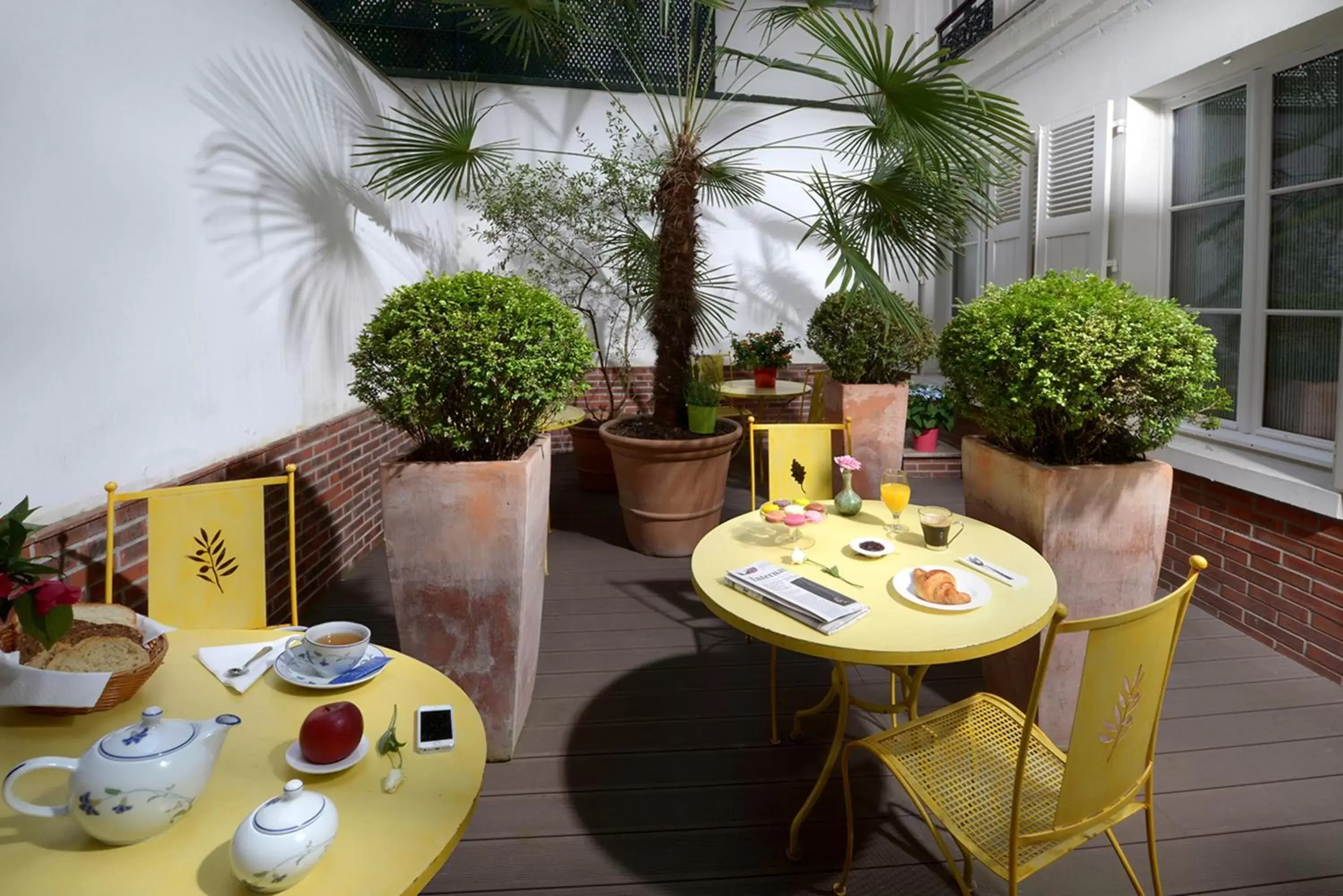 Bedroom, Restaurant/Places to Eat in Le Relais Montmartre