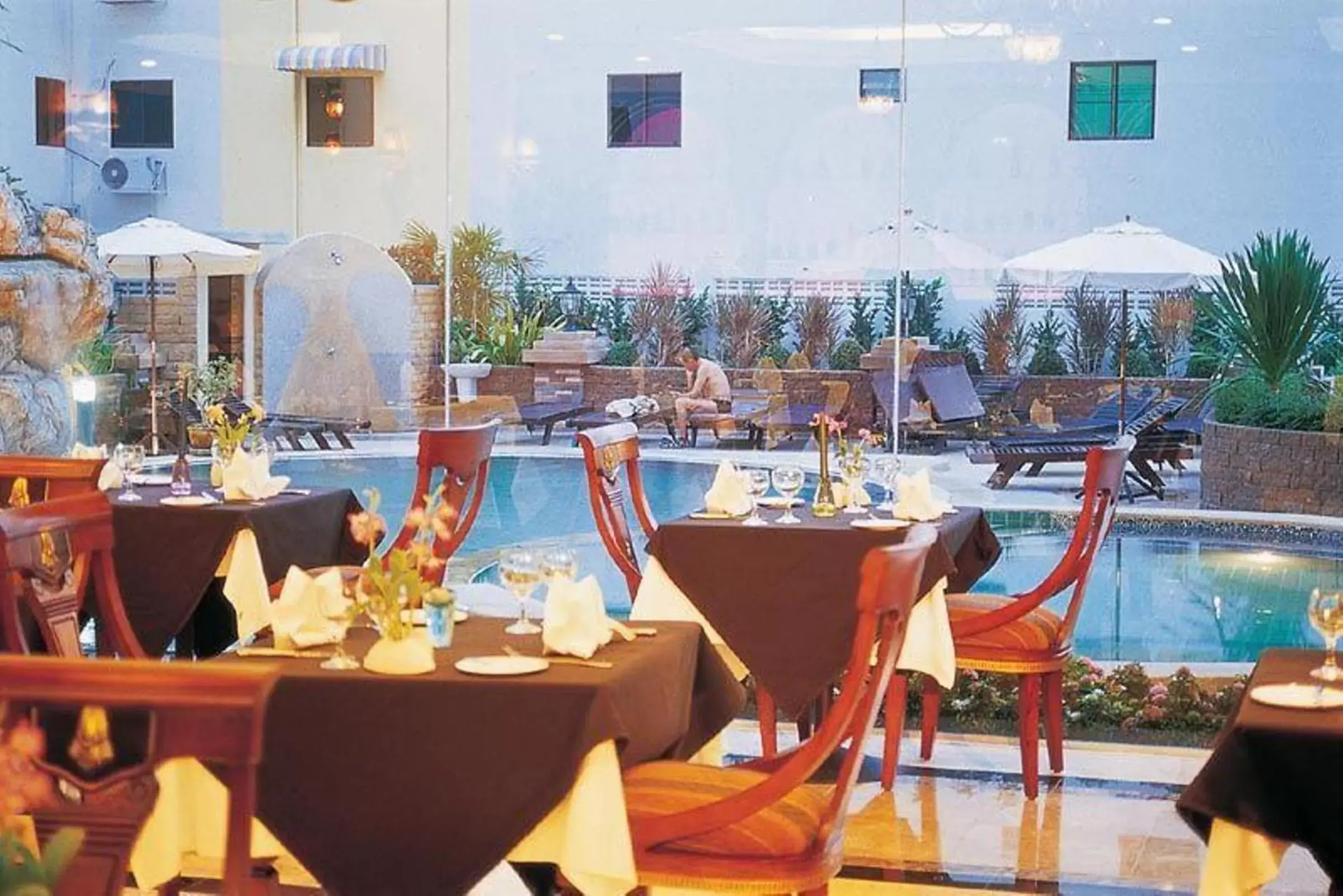 Restaurant/places to eat in LK Metropole Restaurant/places to eat in LK Metropole