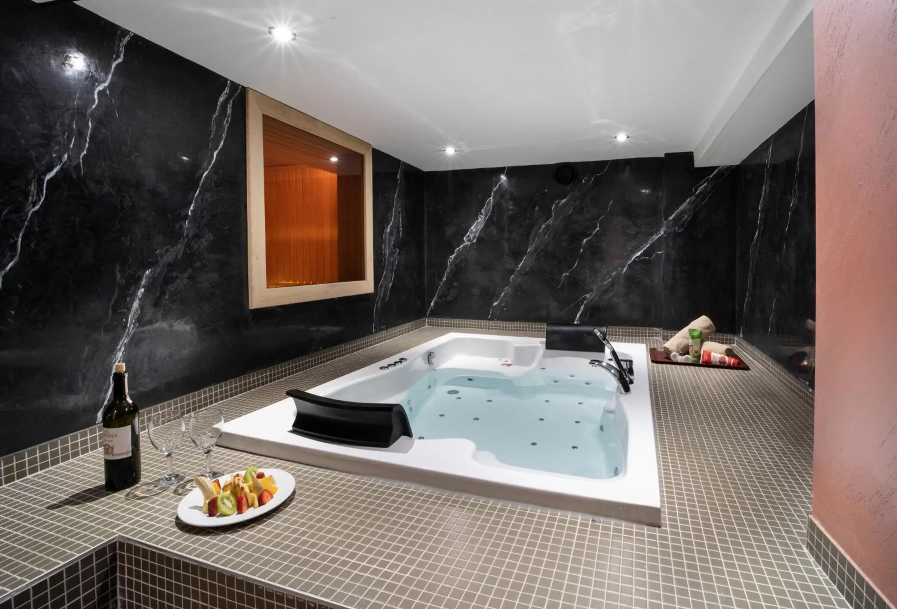 Hot Tub, Bathroom in Orka Royal Hotel & Spa