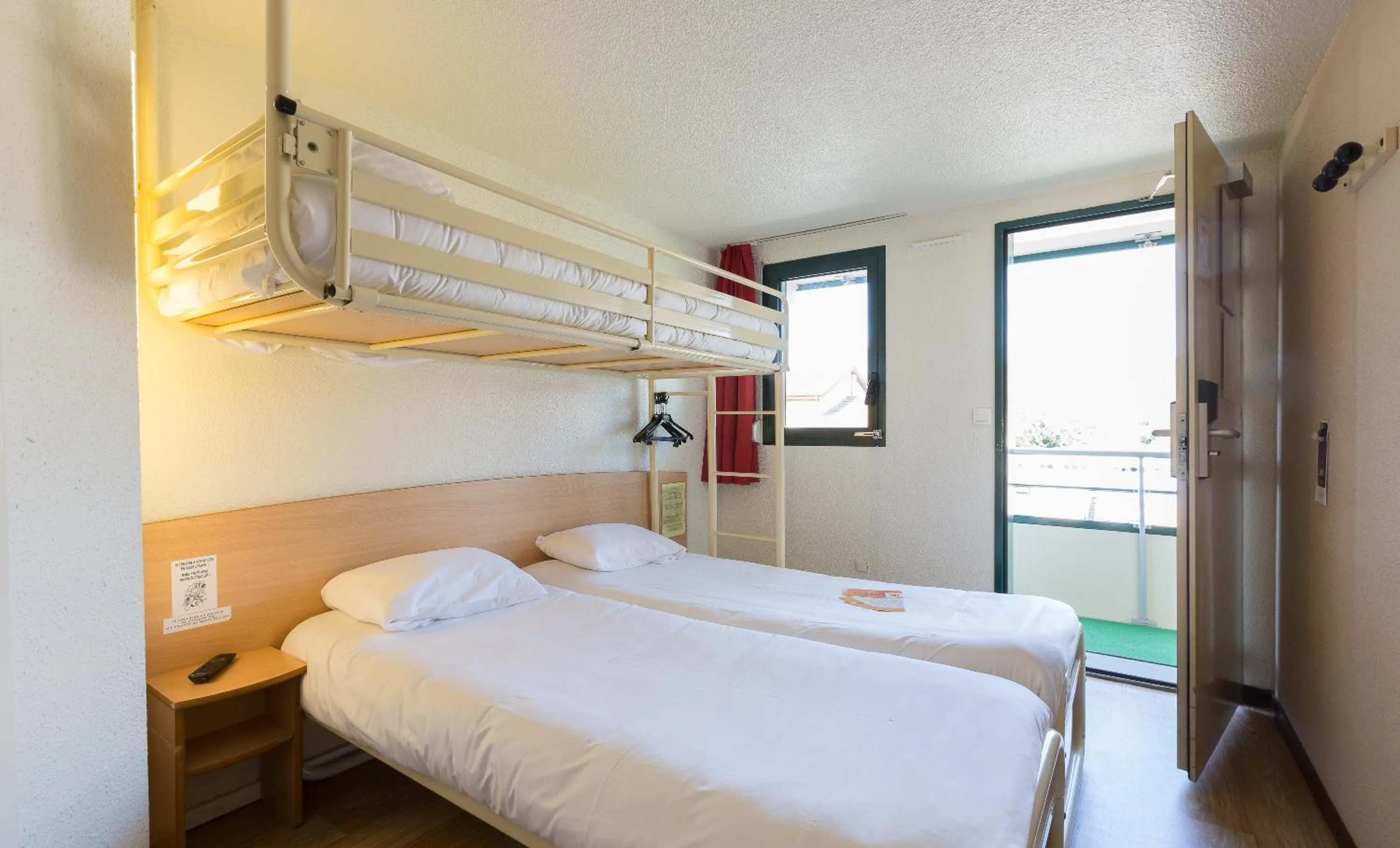 Bedroom, Bed in Première Classe Clermont Ferrand Nord