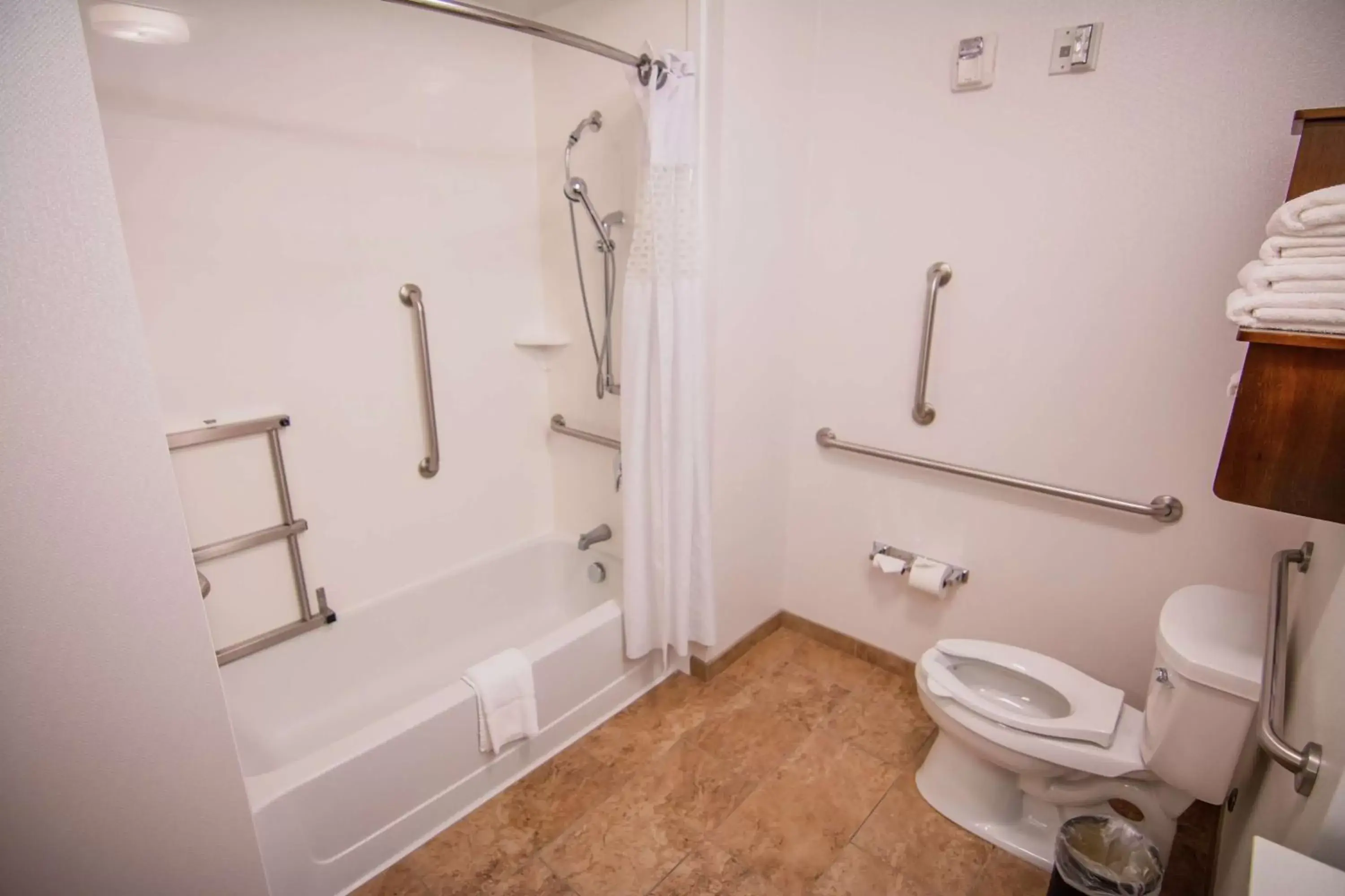 Bathroom in Hampton Inn & Suites Dallas/Frisco North-Fieldhouse USA