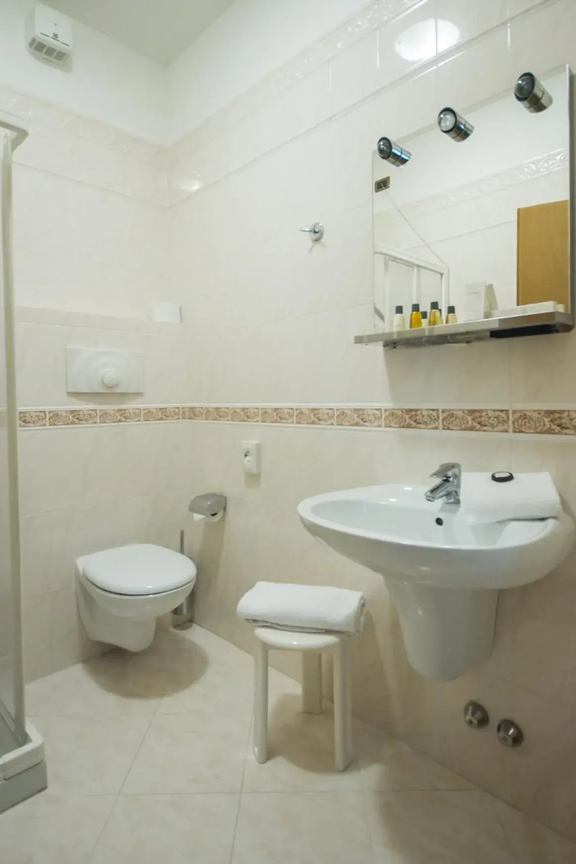 Toilet, Bathroom in Hotel Sant'Ilario