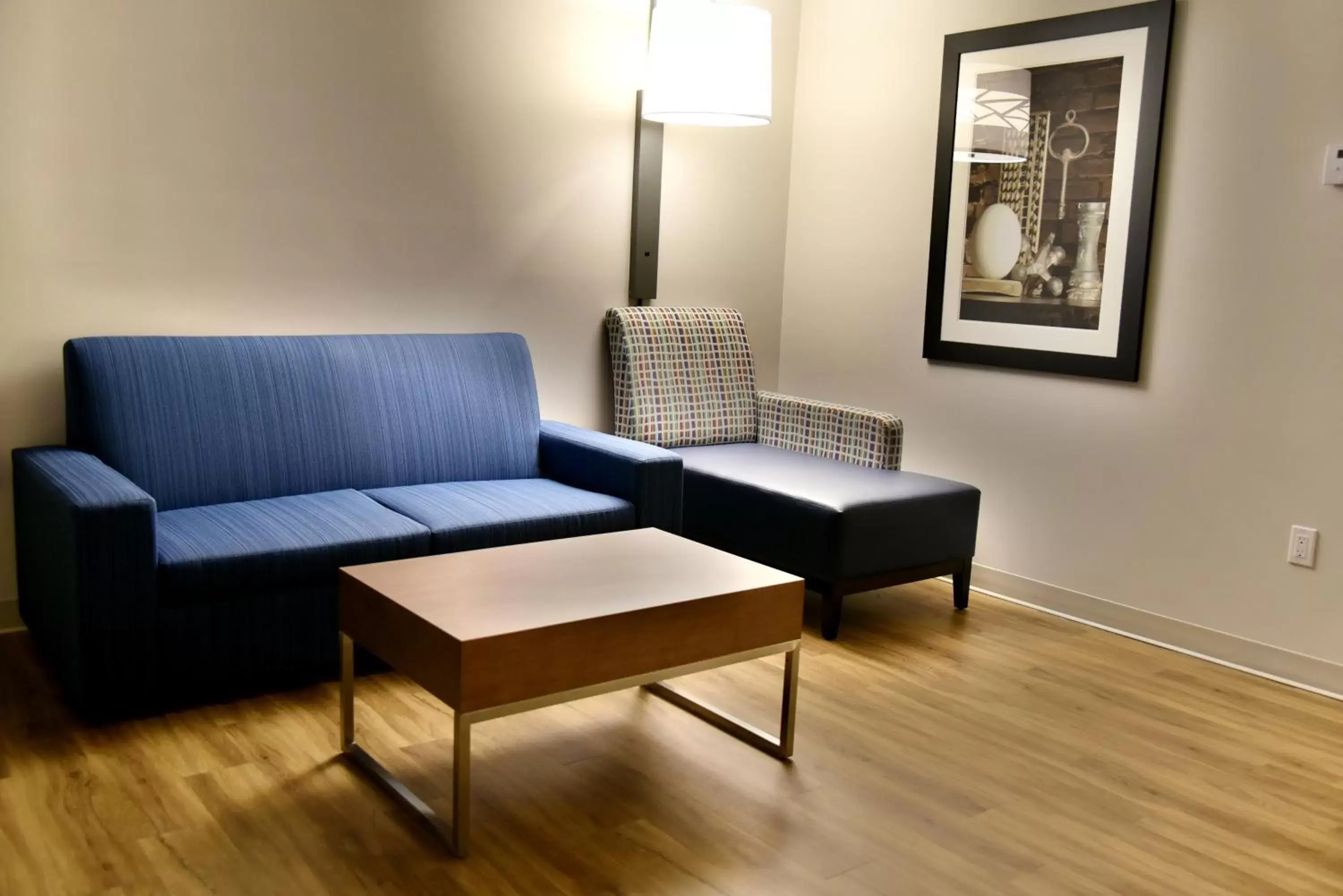 Photo of the whole room, Seating Area in Holiday Inn Express & Suites - Gatineau - Ottawa, an IHG Hotel