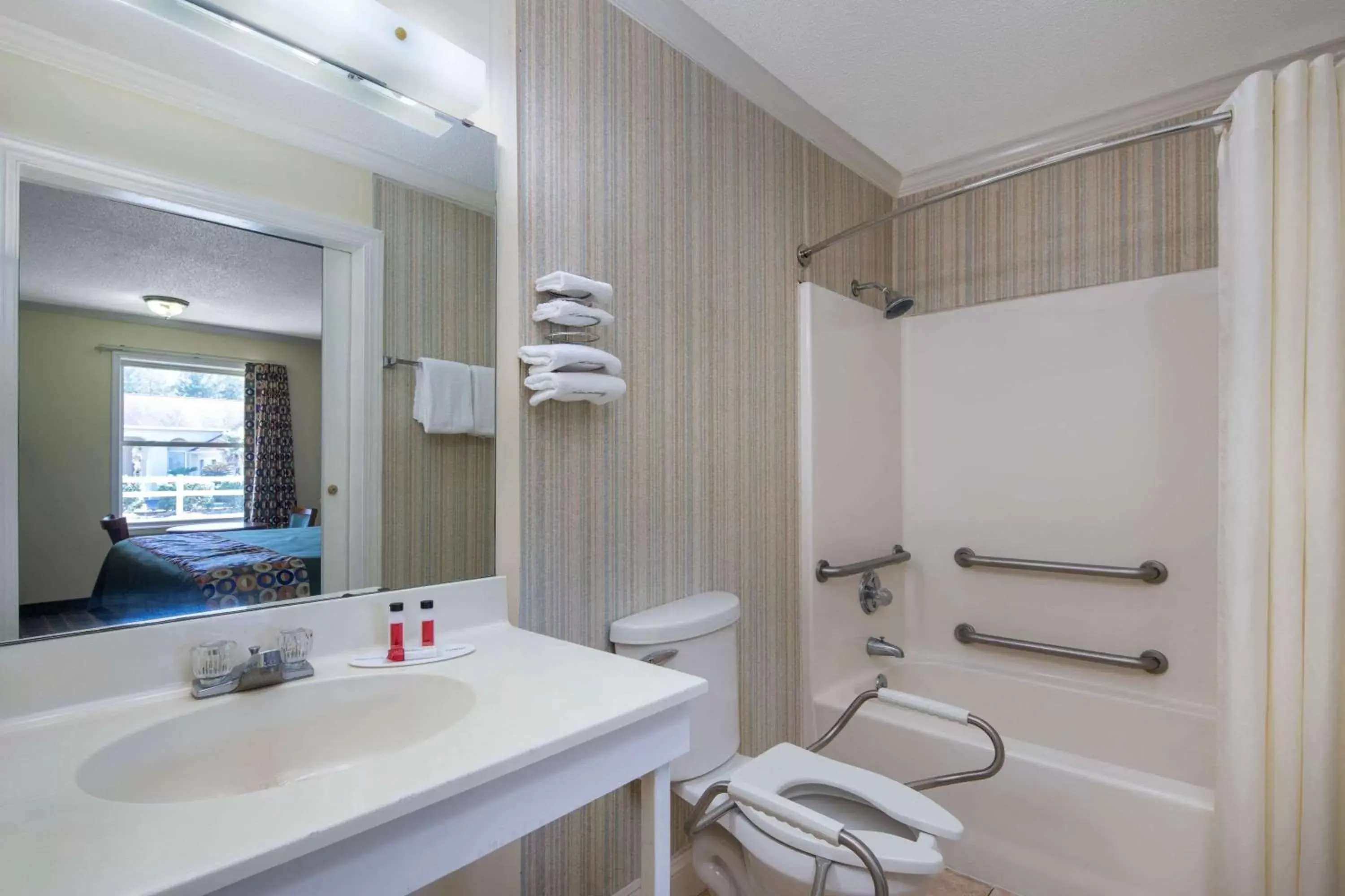 Bathroom in Travelodge by Wyndham Orangeburg